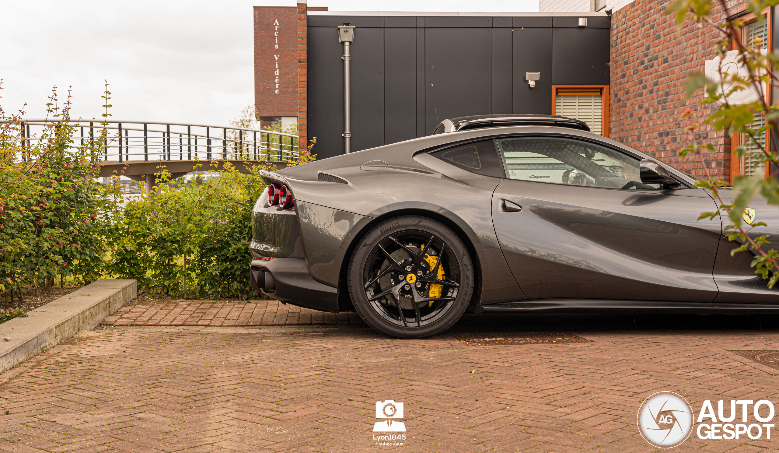 Supercars in een Cuijkse nieuwbouwwijk