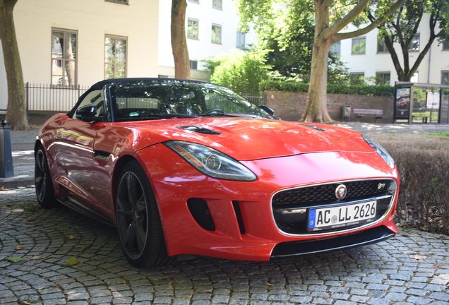 Jaguar F-TYPE R Convertible