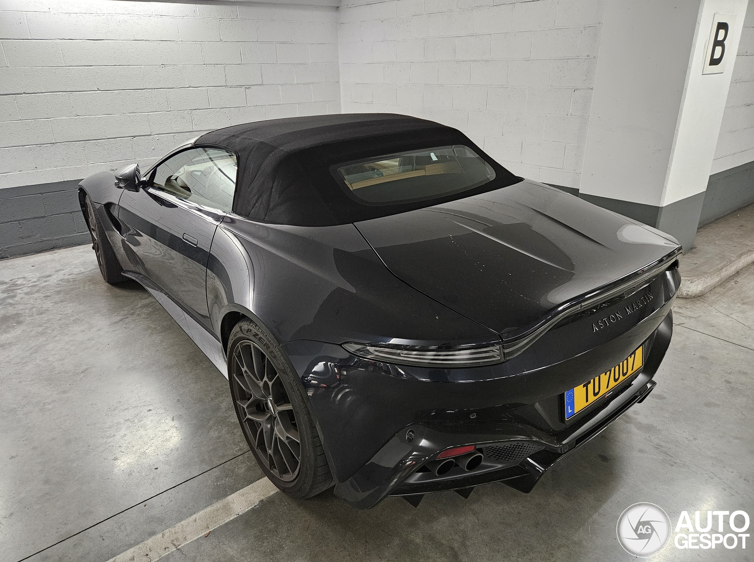 Aston Martin V8 Vantage Roadster 2020 - 28 June 2024 - Autogespot