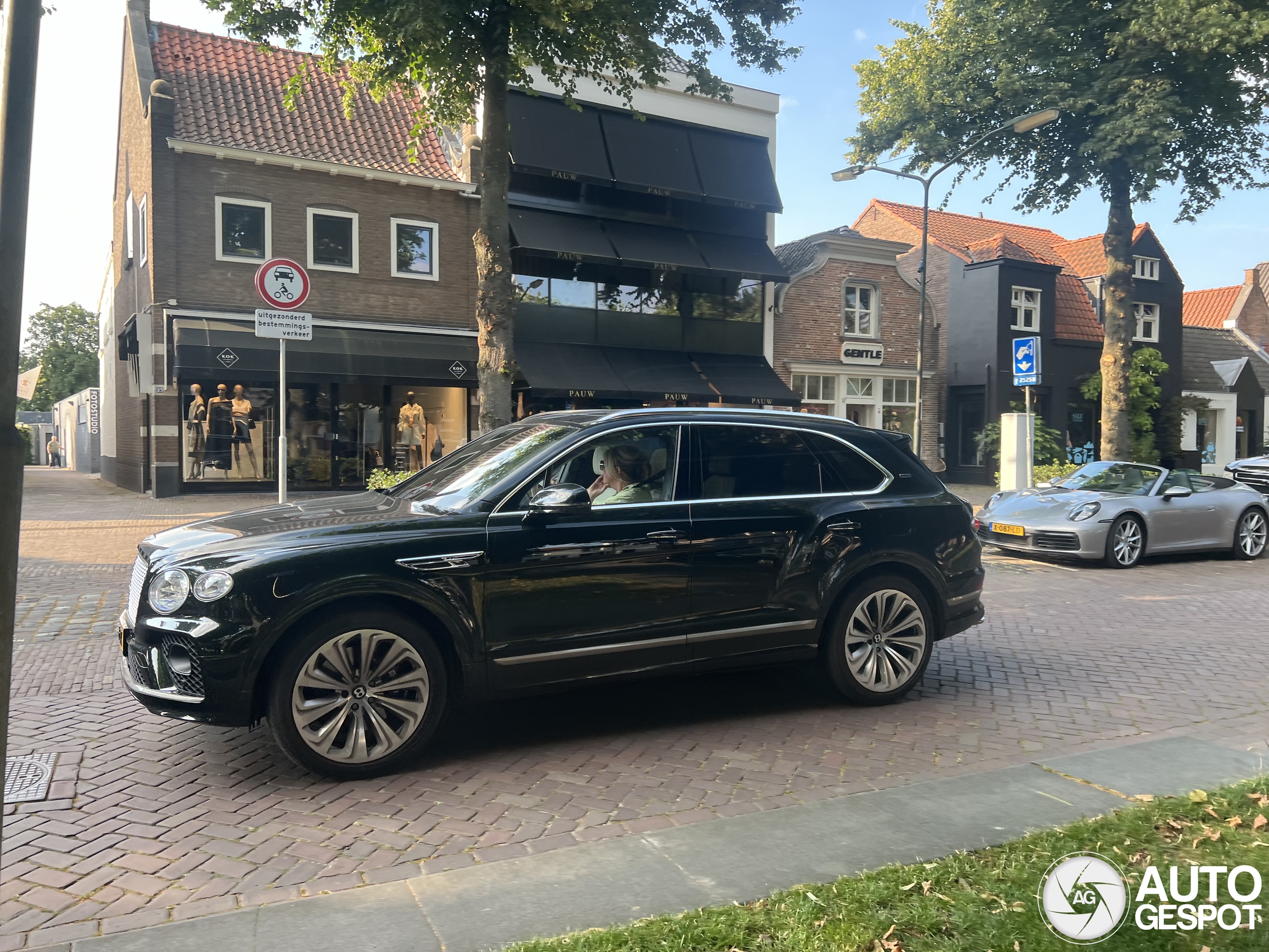 Bentley Bentayga Hybrid Odyssean Edition