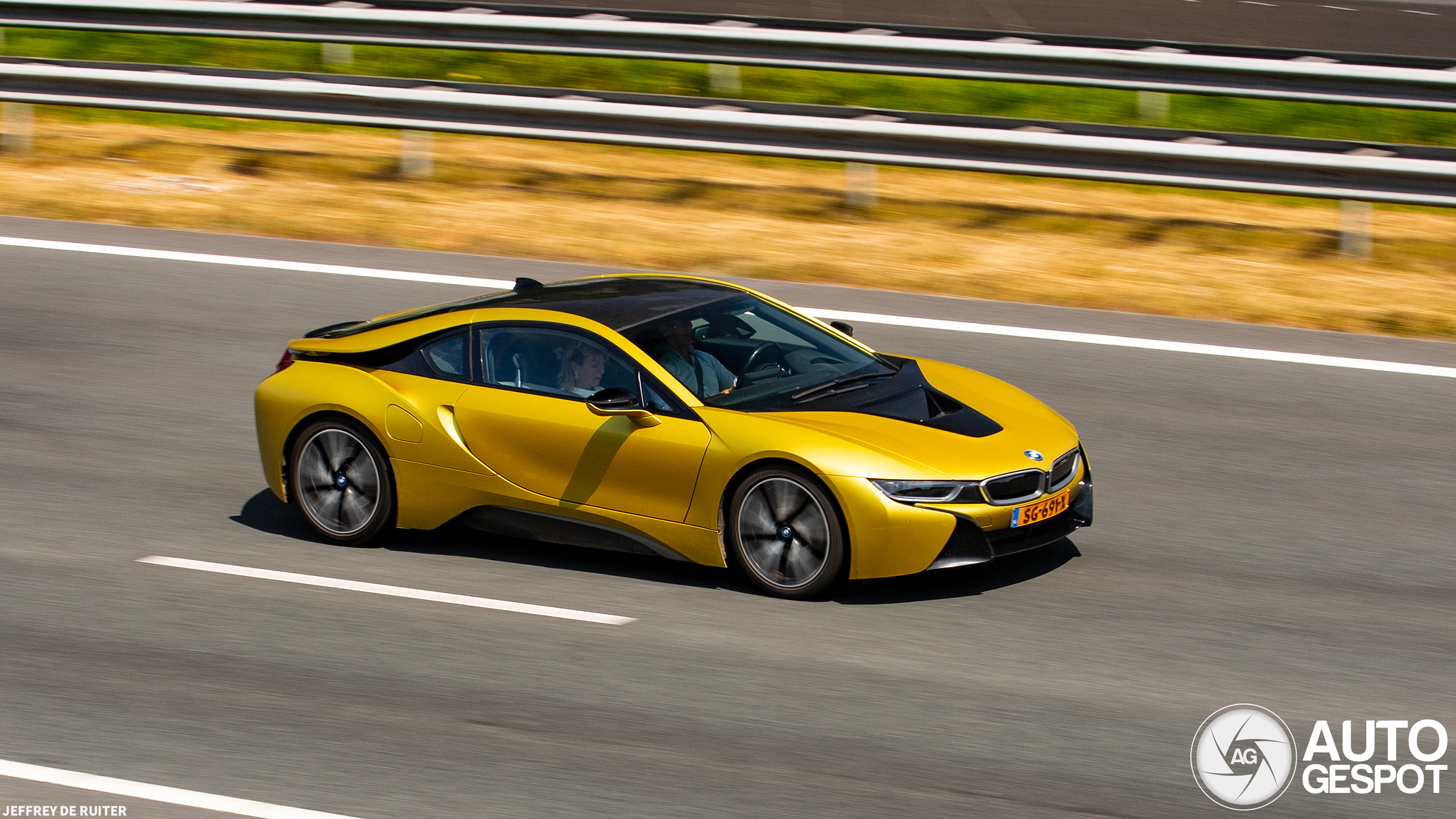 BMW i8 Protonic Frozen Yellow Edition