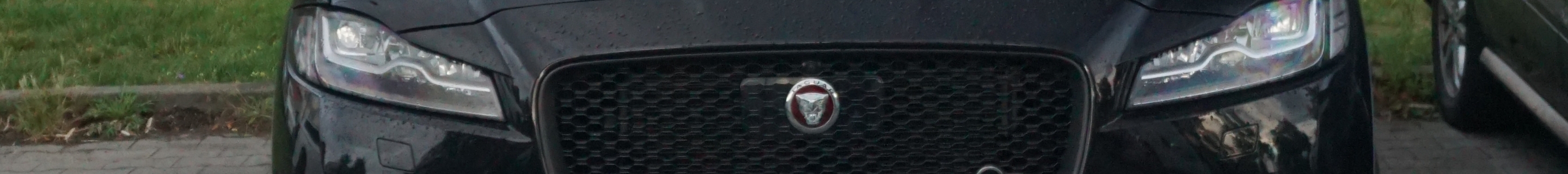 Jaguar F-PACE SVR