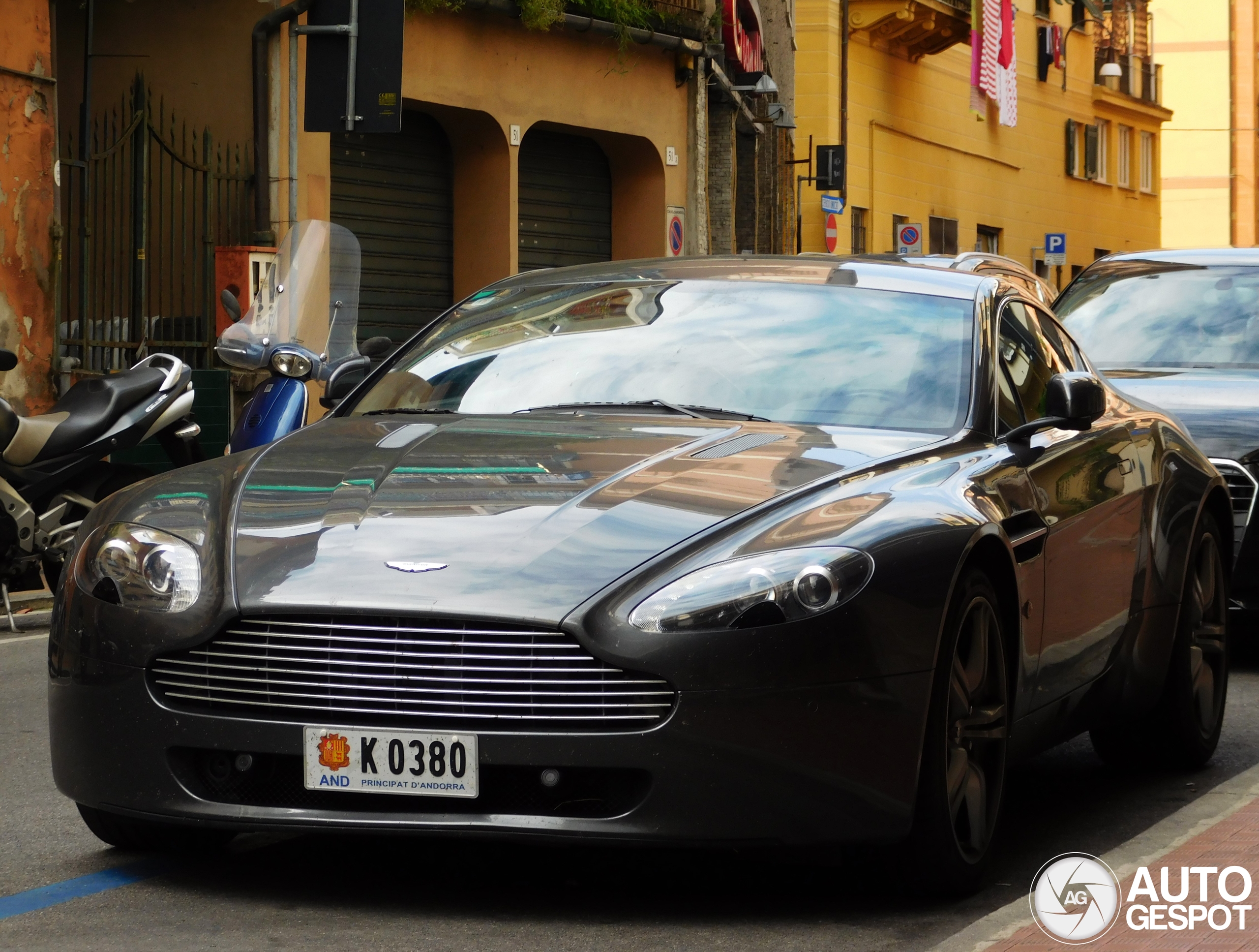 Aston Martin V8 Vantage