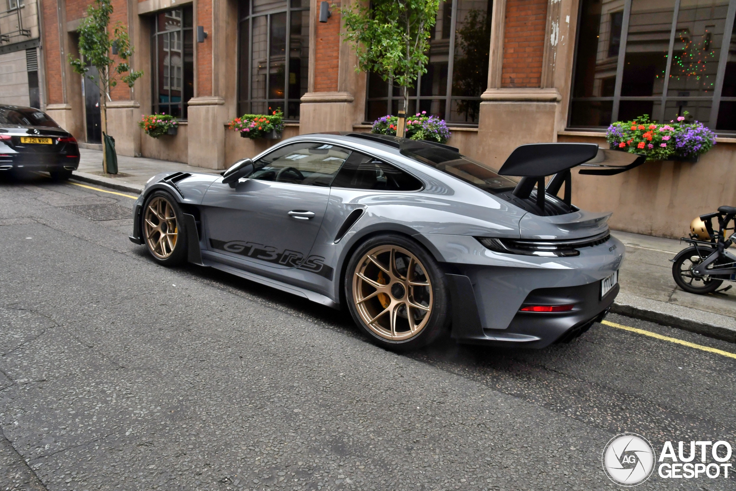 Porsche 992 GT3 RS Weissach Package