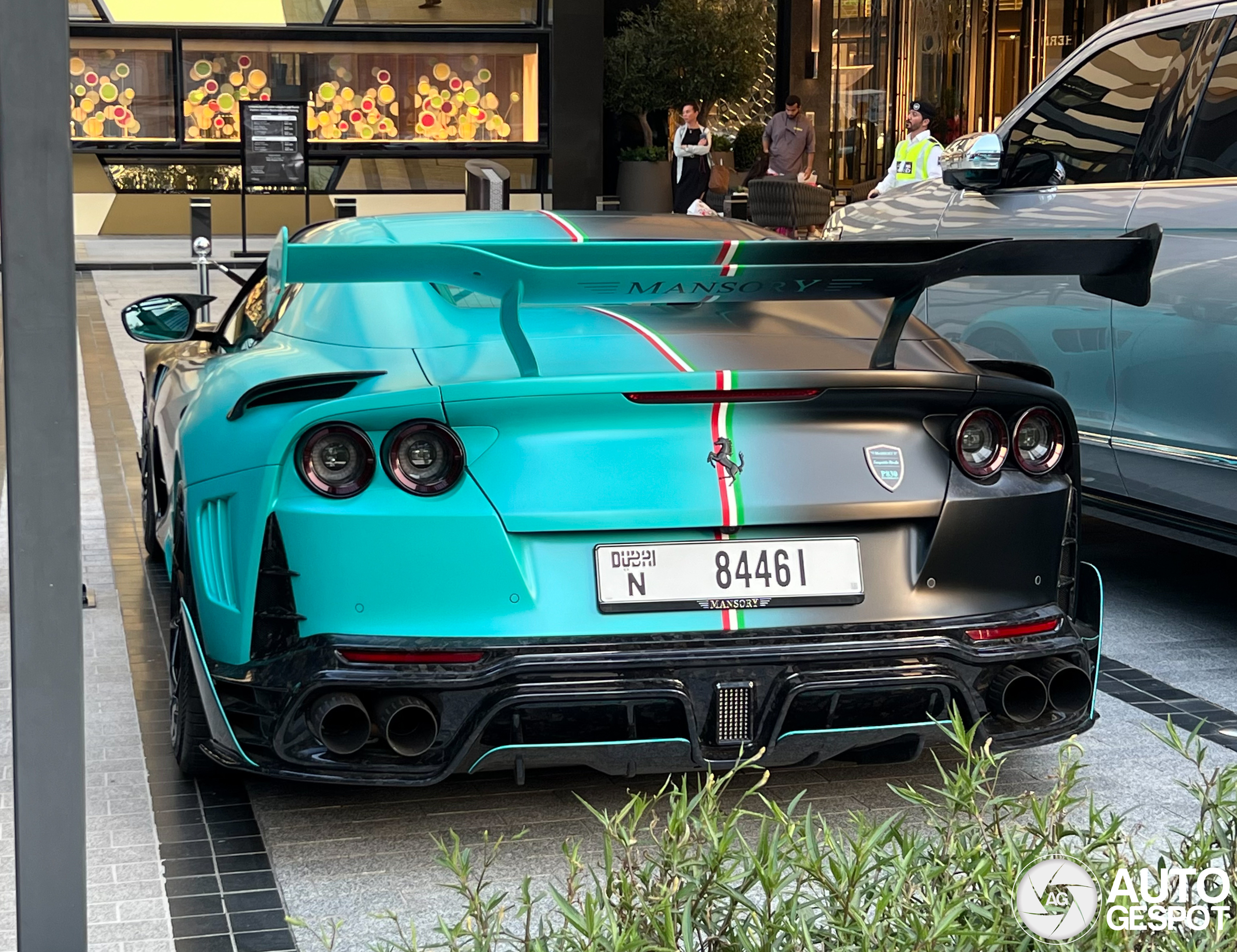 Op en top Dubai: Ferrari 812 GTS Mansory Stallone Tempesta Verde