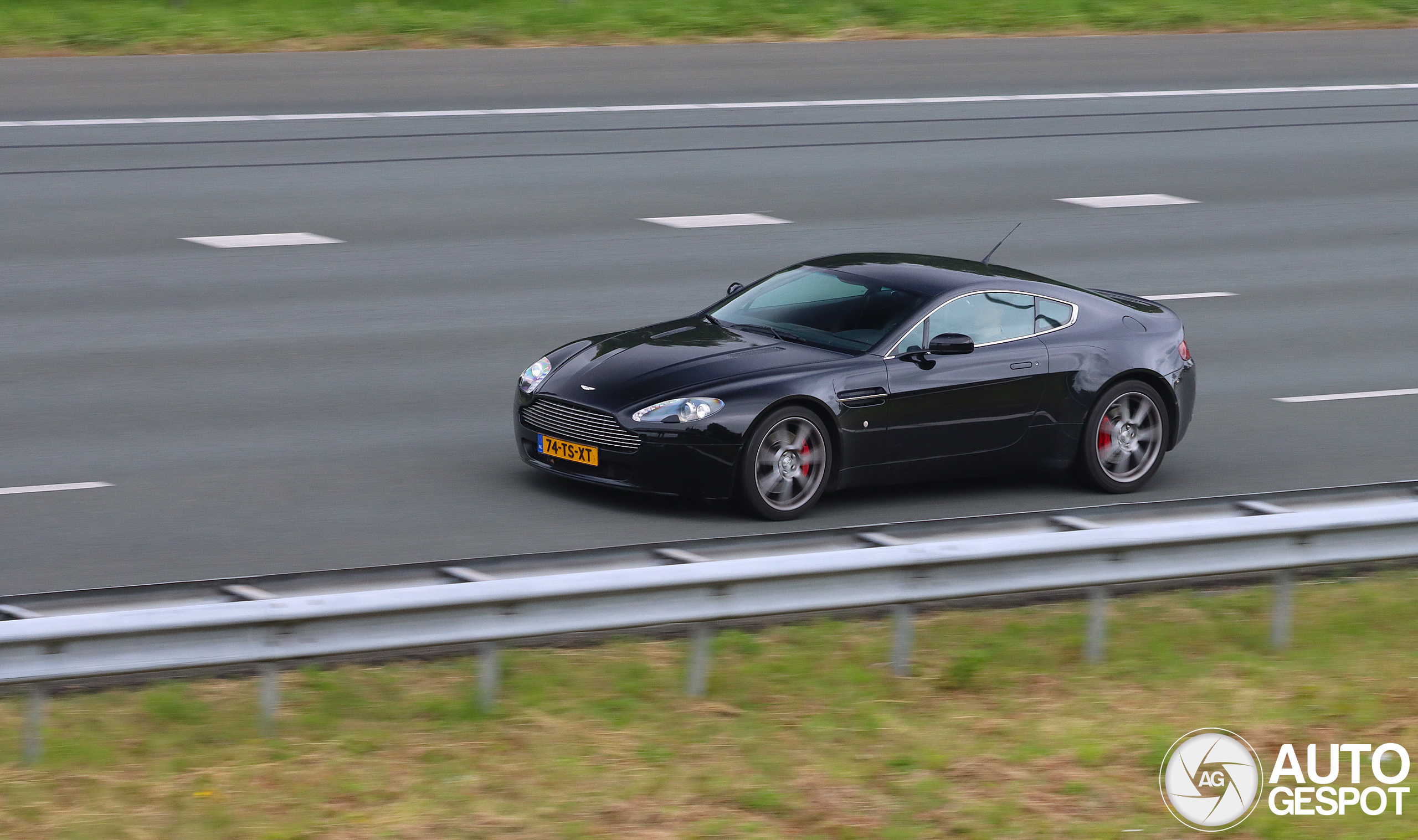 Aston Martin V8 Vantage