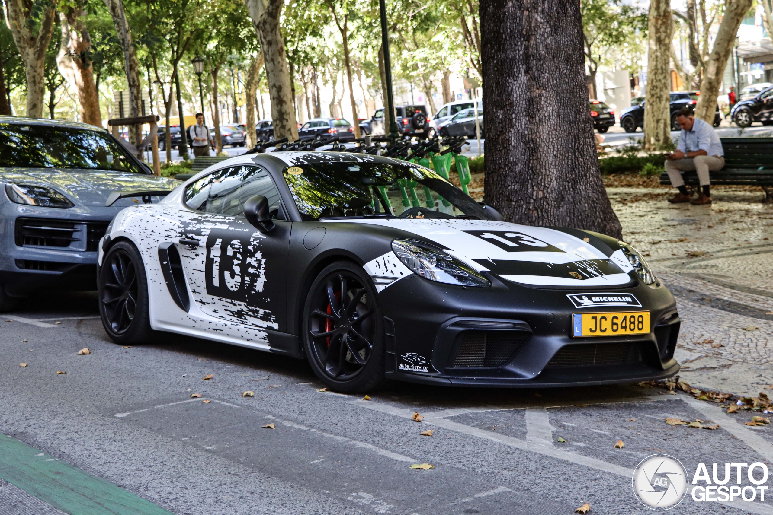 Porsche 718 Cayman GT4