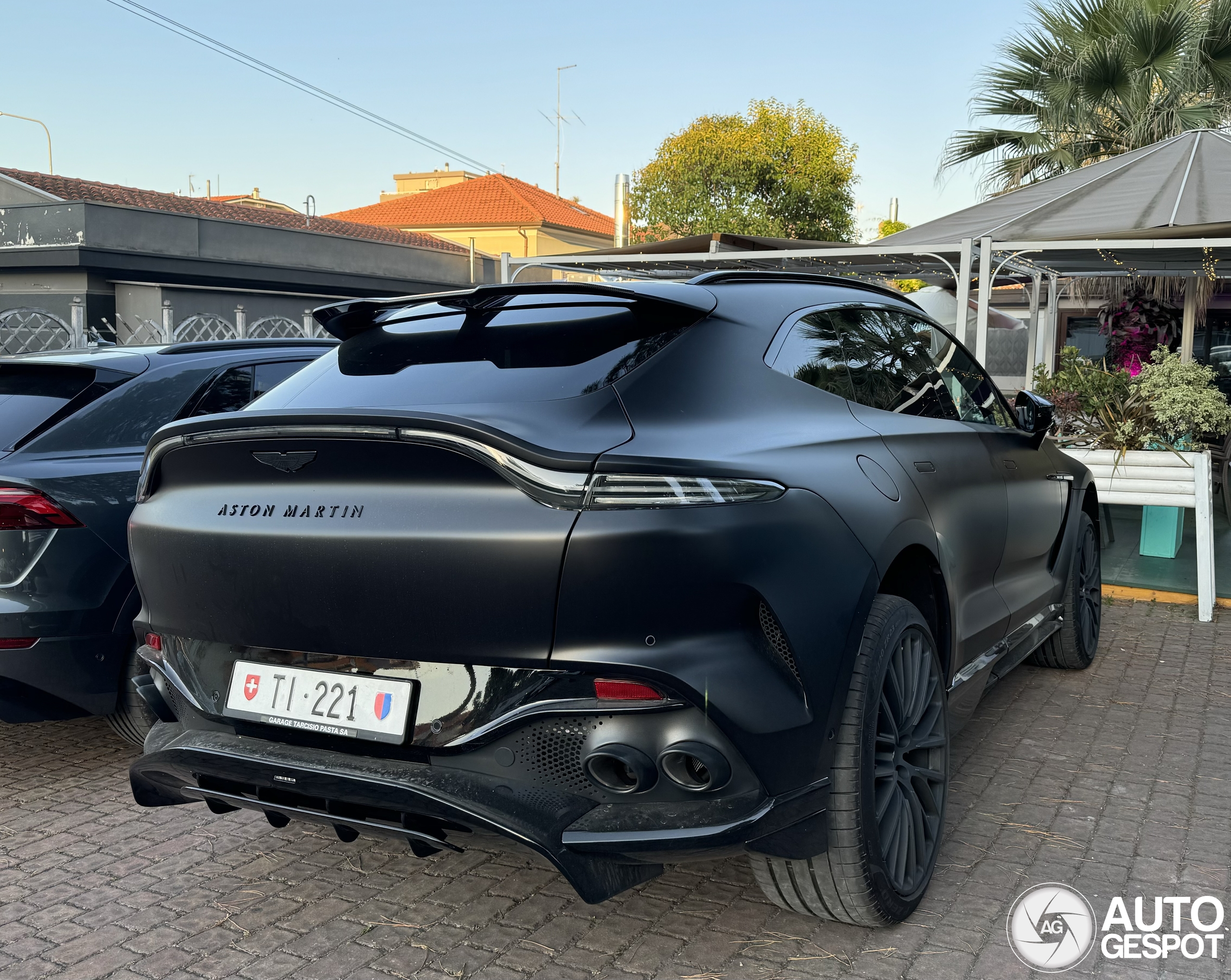 Aston Martin DBX707