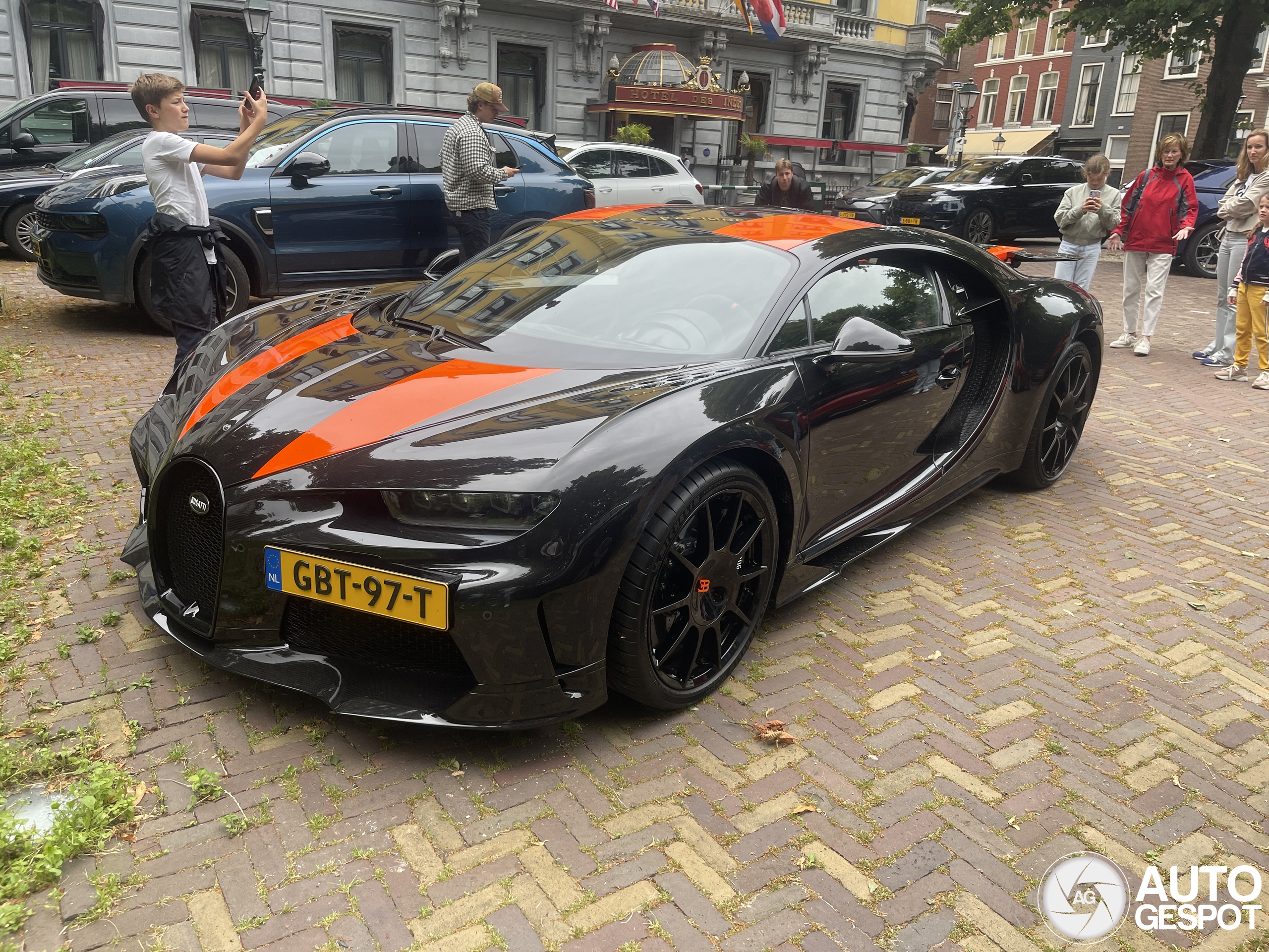 Den Haag staat op zijn kop door Bugatti Chirons