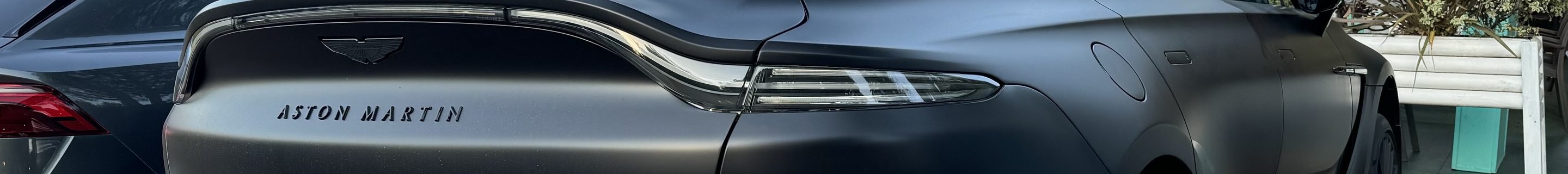 Aston Martin DBX707