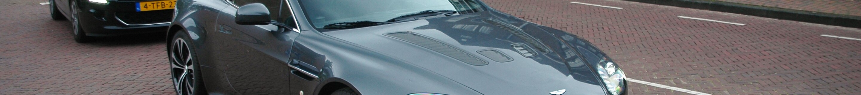 Aston Martin V12 Vantage