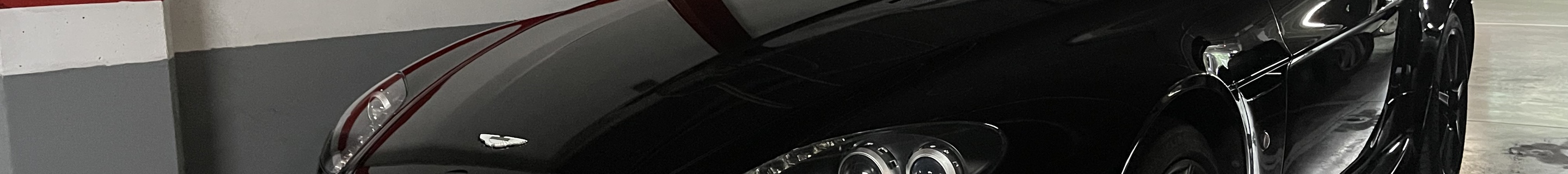 Aston Martin V8 Vantage Roadster