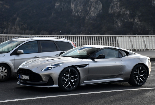 Aston Martin DB12
