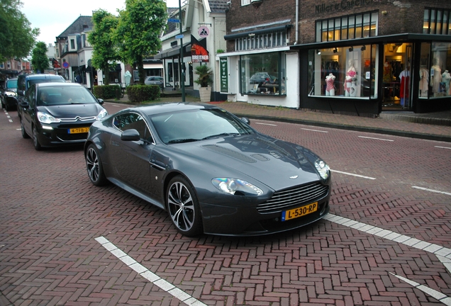 Aston Martin V12 Vantage