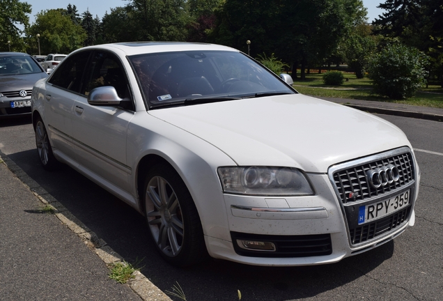 Audi S8 D3