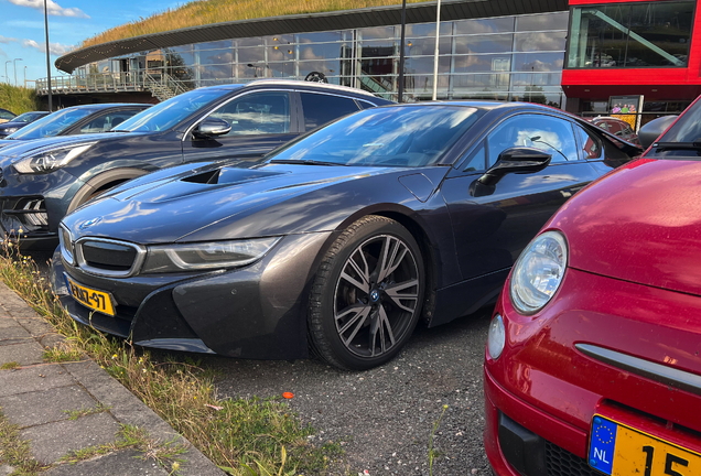 BMW i8