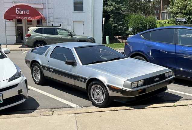 DeLorean DMC-12