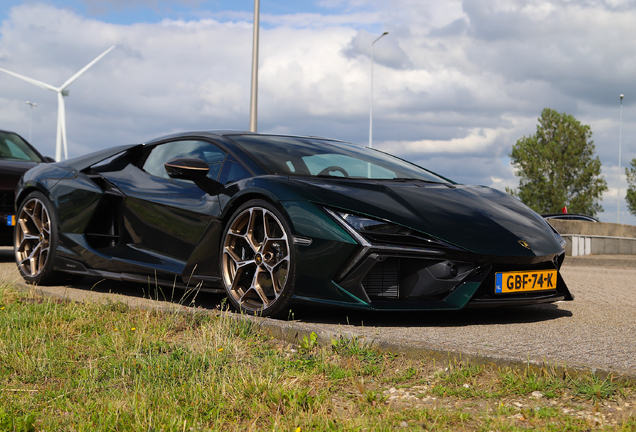 Lamborghini Revuelto