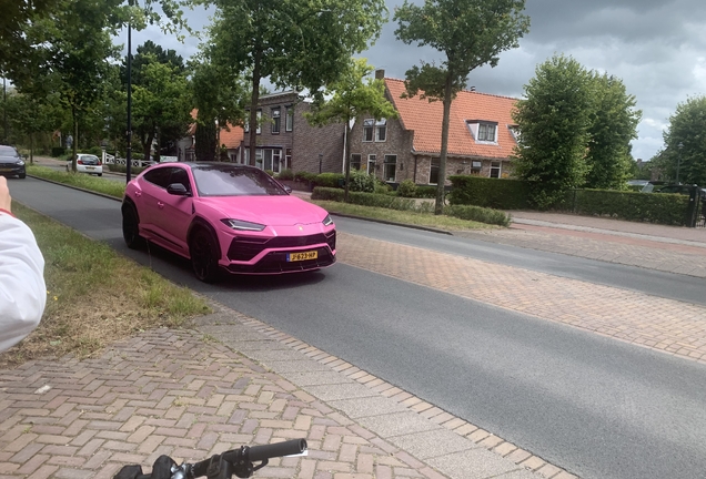 Lamborghini Urus Nero Design