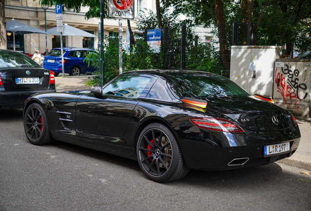 Mercedes-Benz SLS AMG