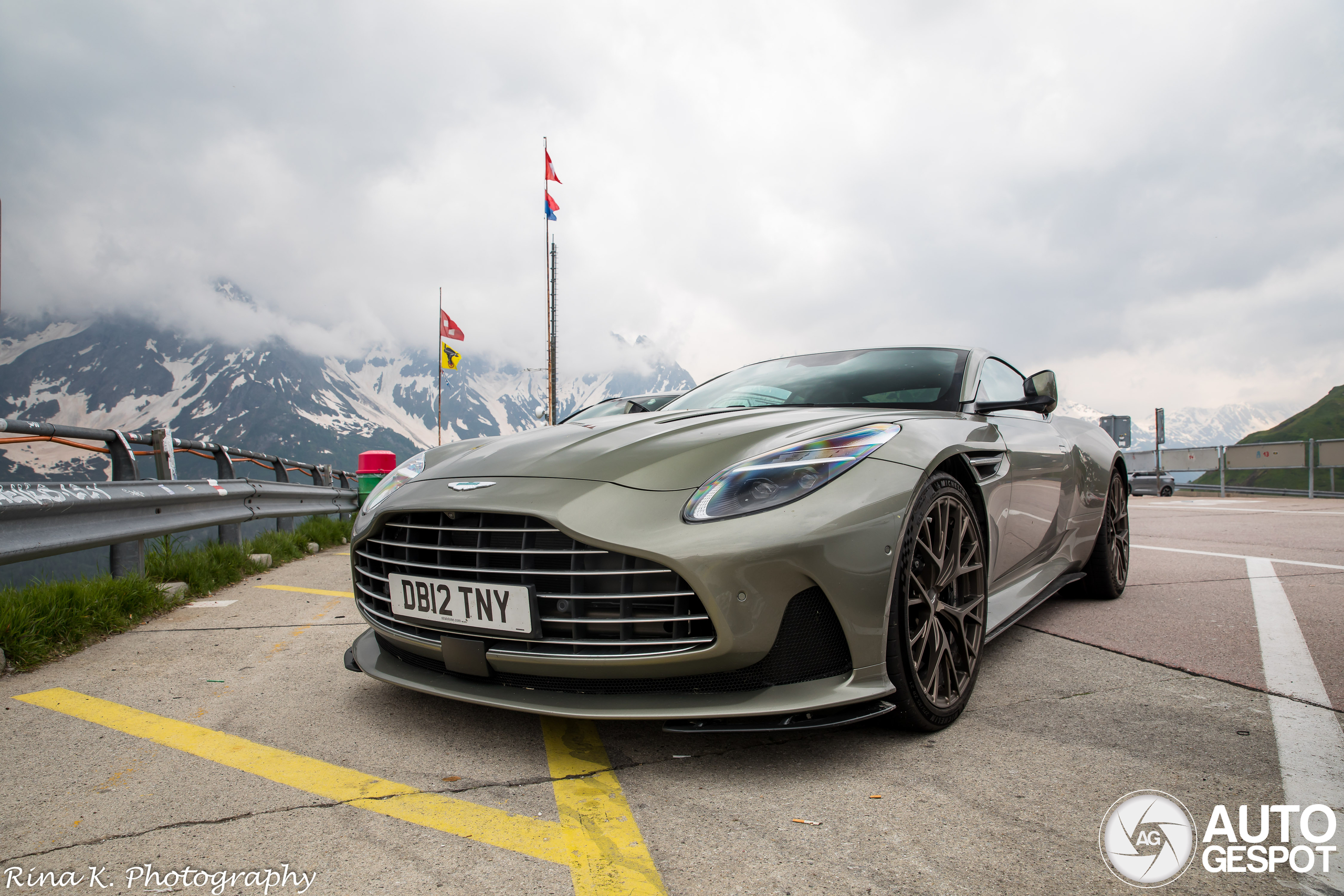 Aston Martin DB12