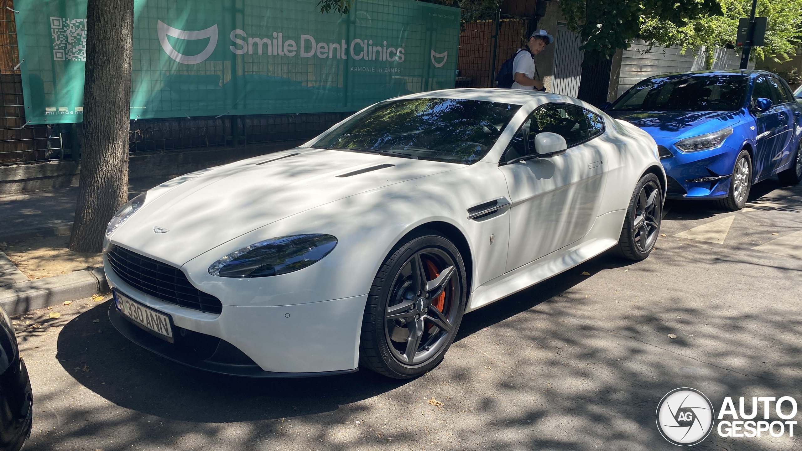 Aston Martin V8 Vantage 2012