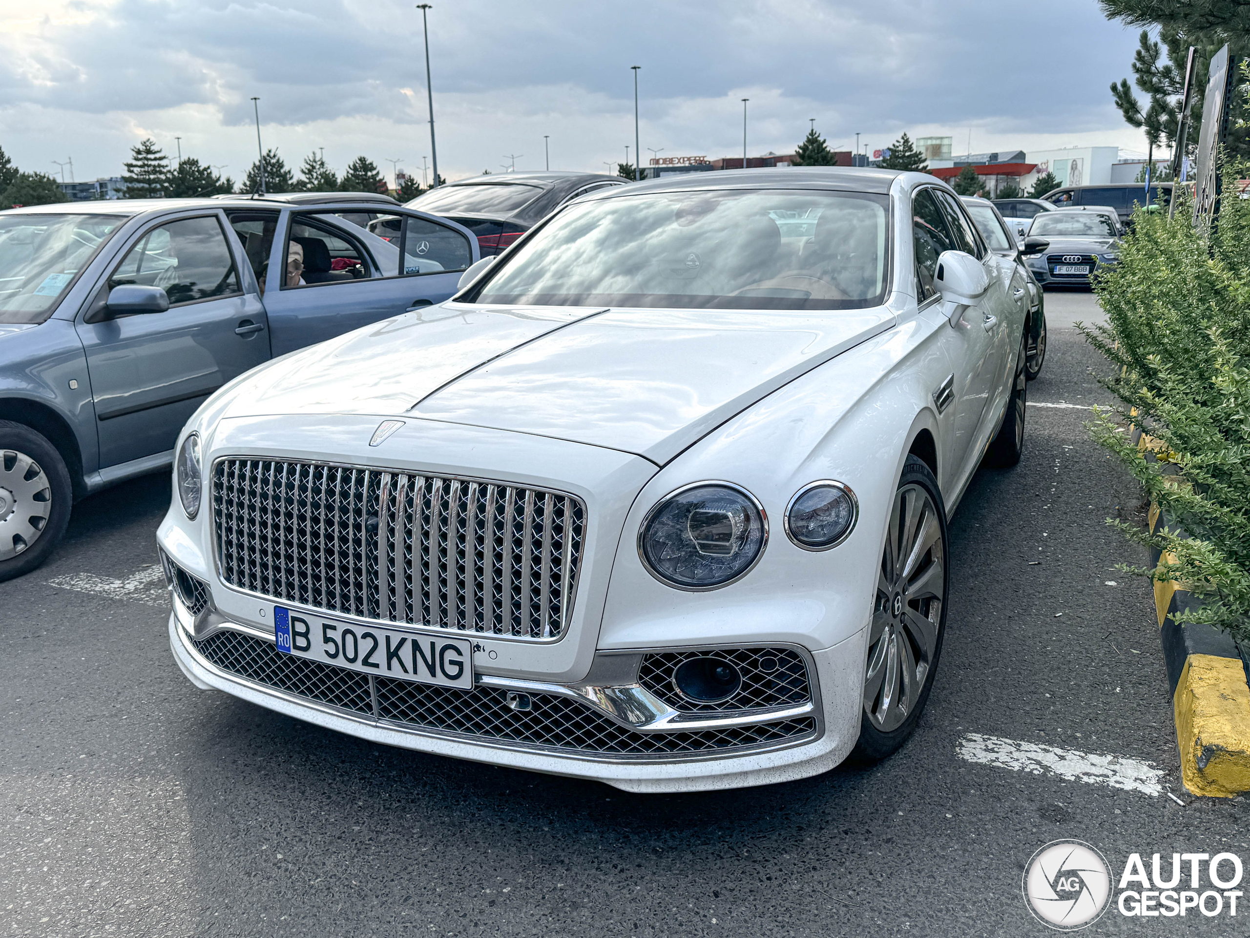 Bentley Flying Spur Hybrid Azure