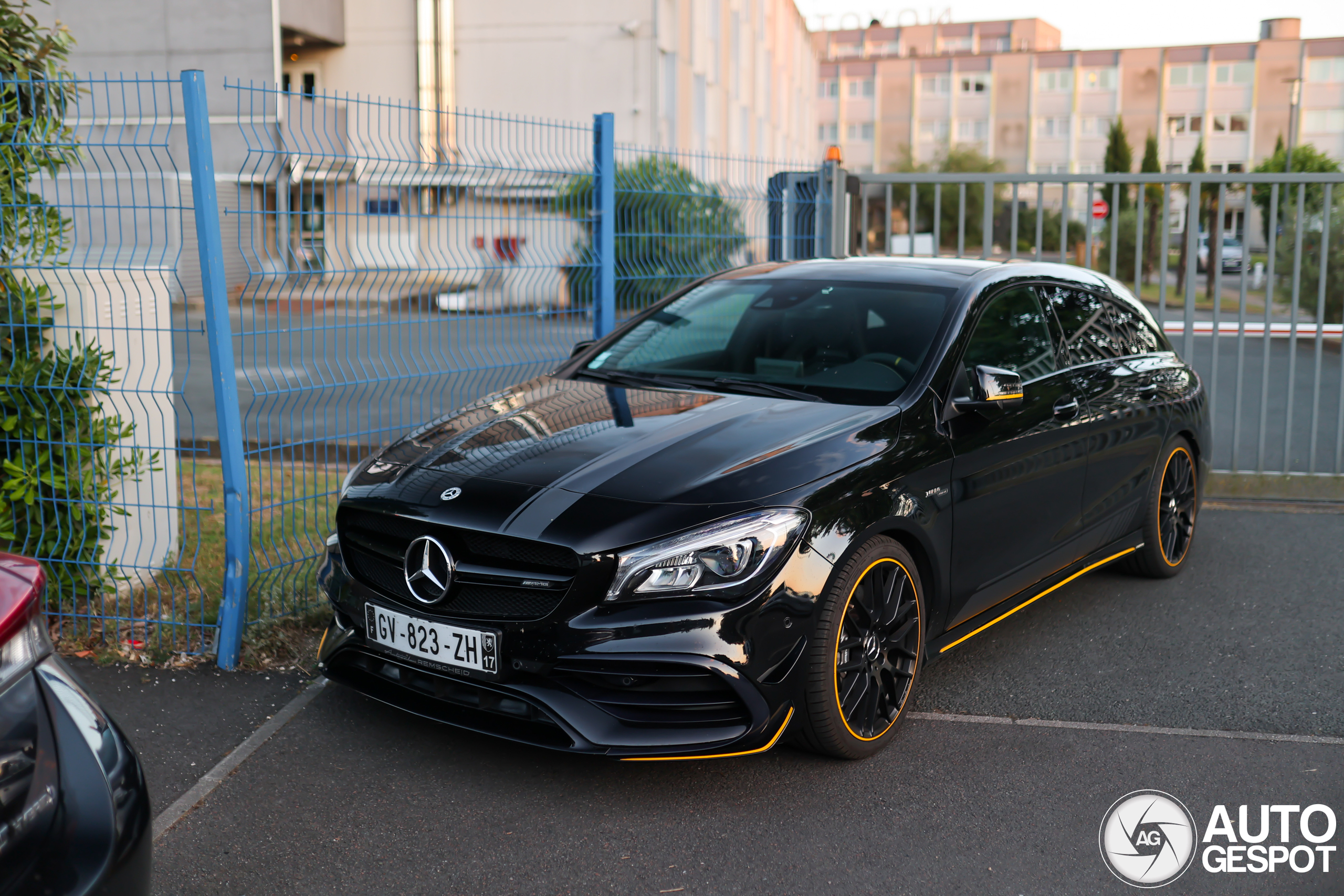 Mercedes-AMG CLA 45 Shooting Brake X117 Yellow Night Edition