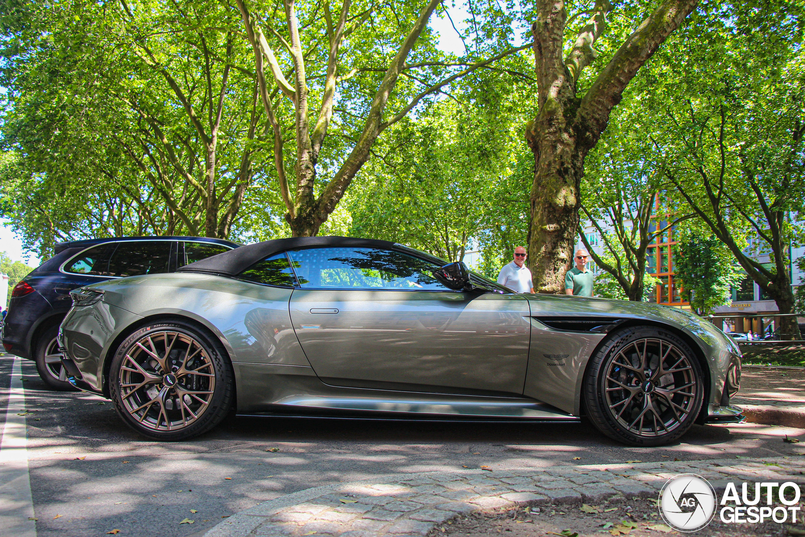 Aston Martin DB12 Volante