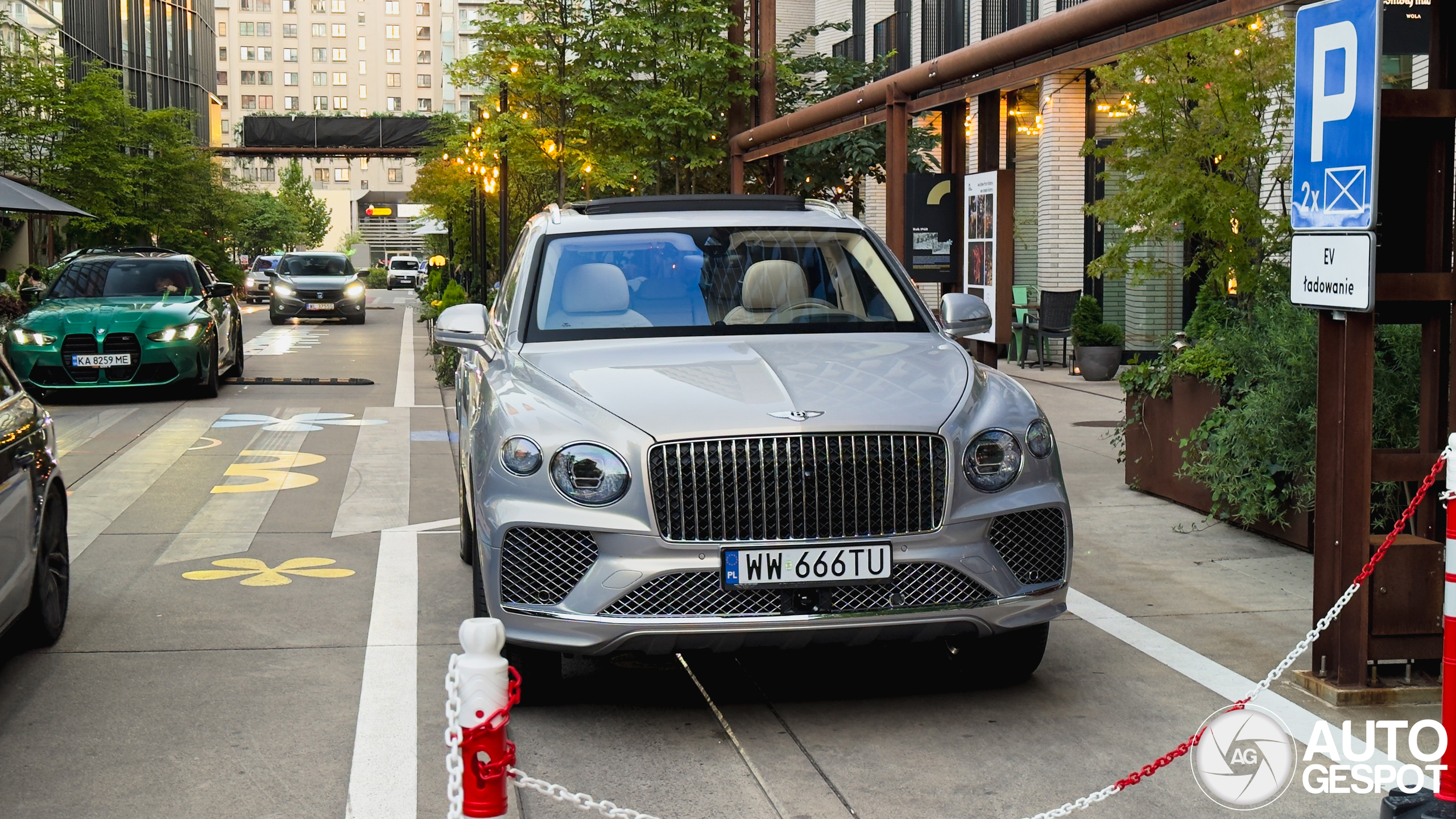 Bentley Bentayga Azure EWB