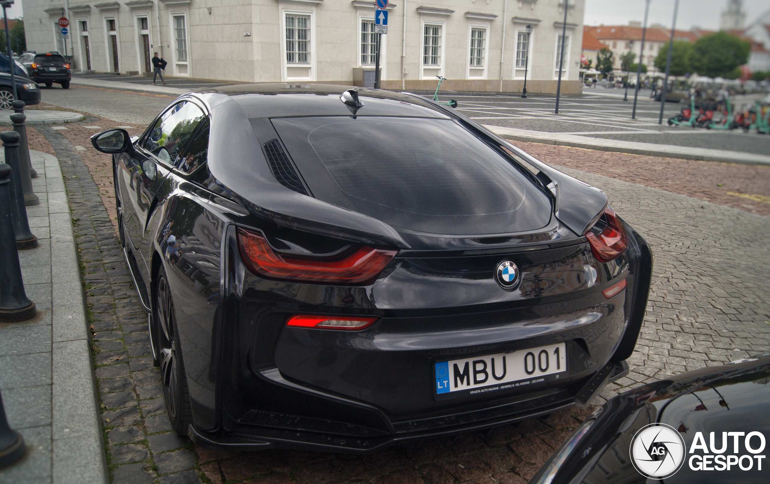 BMW I8