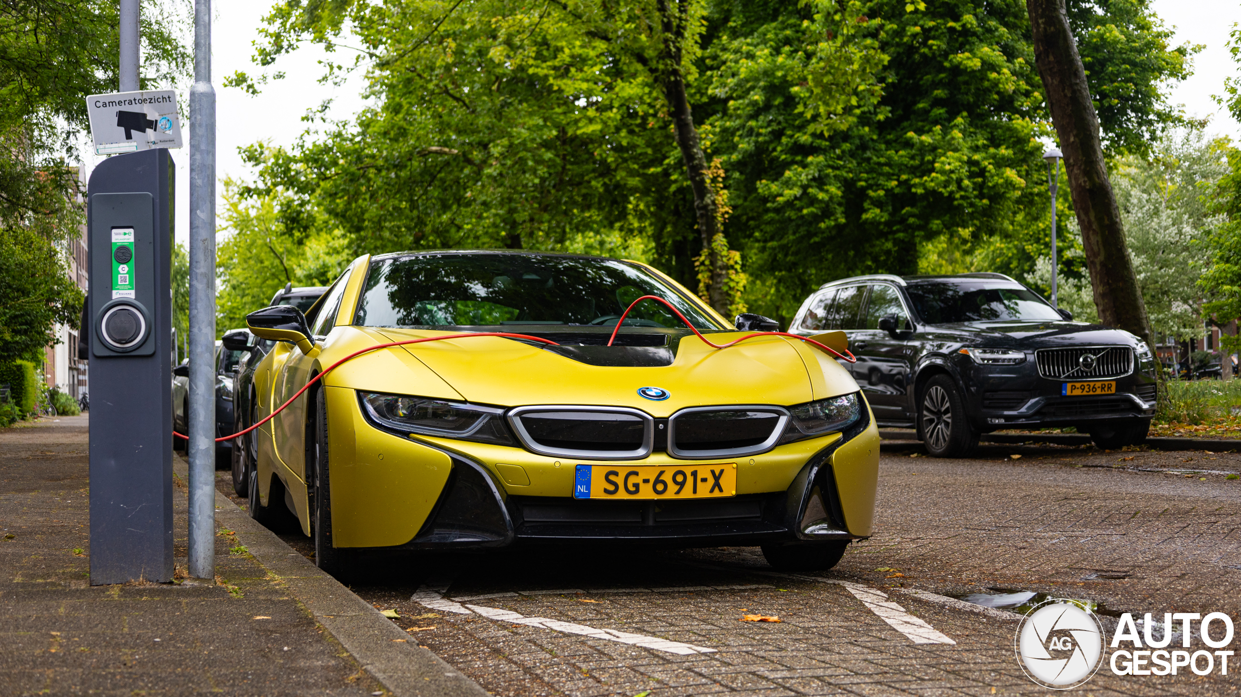 BMW i8 Protonic Frozen Yellow Edition