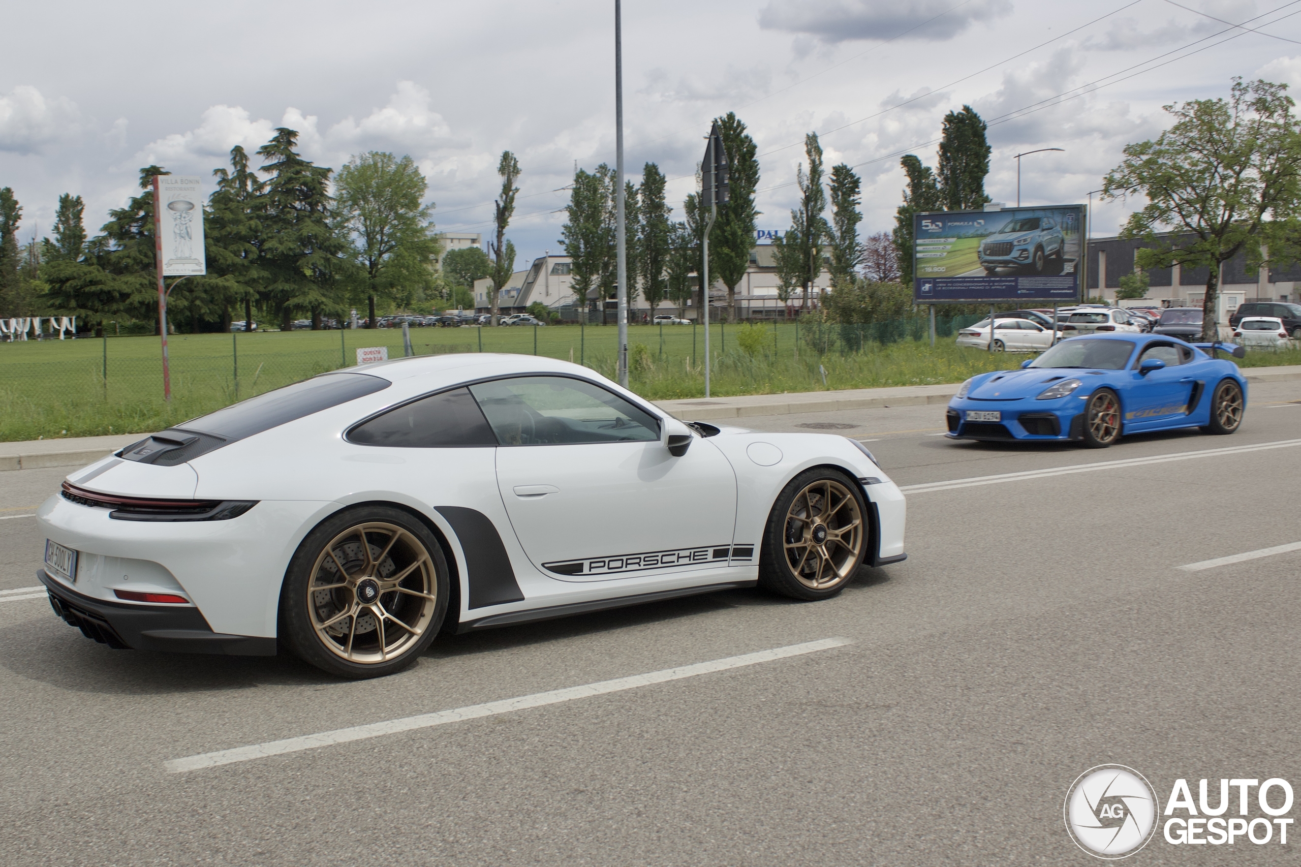 Porsche 992 GT3 Touring