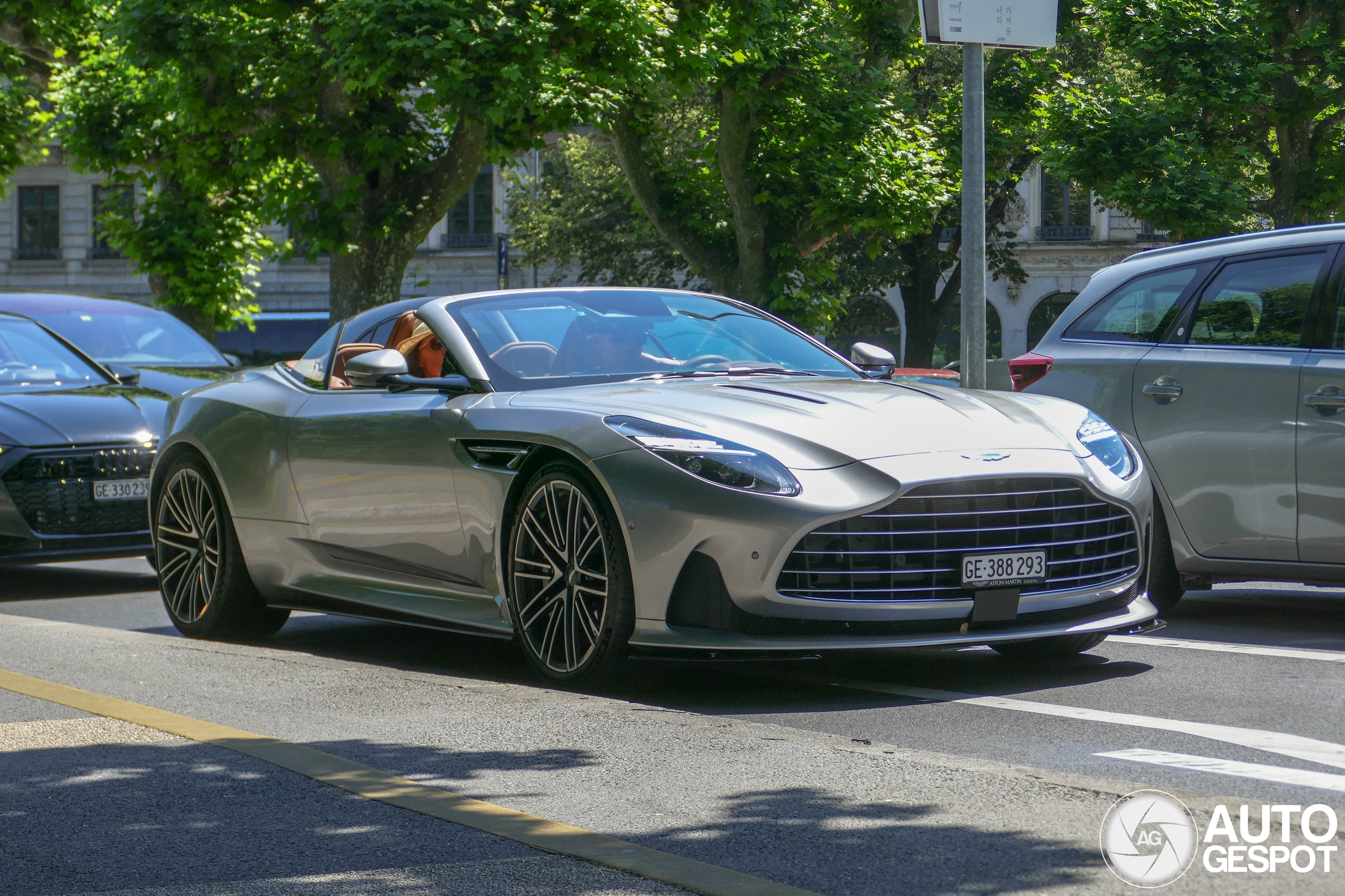 Aston Martin DB12 Volante