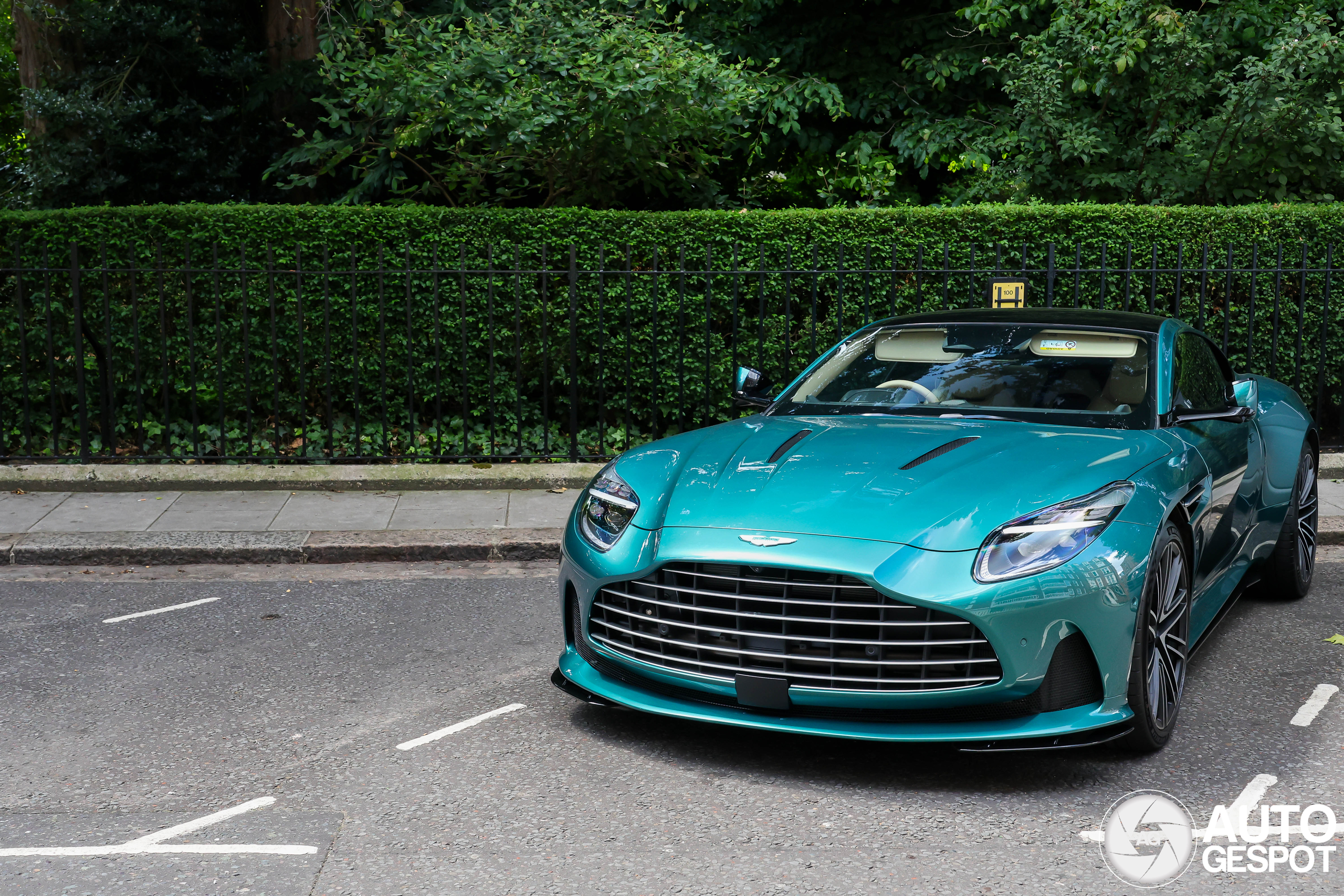 Aston Martin DB12