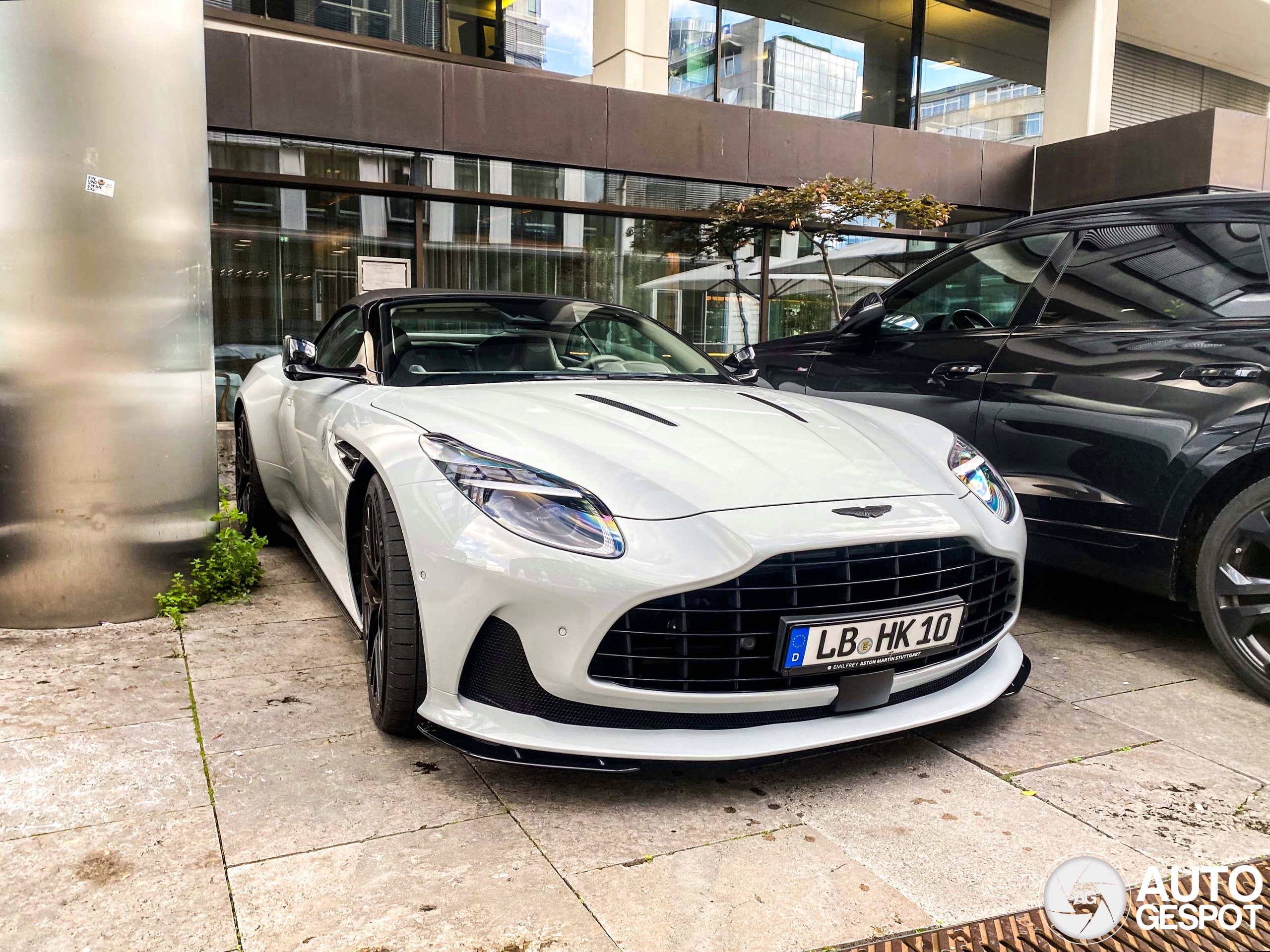 Aston Martin DB12 Volante