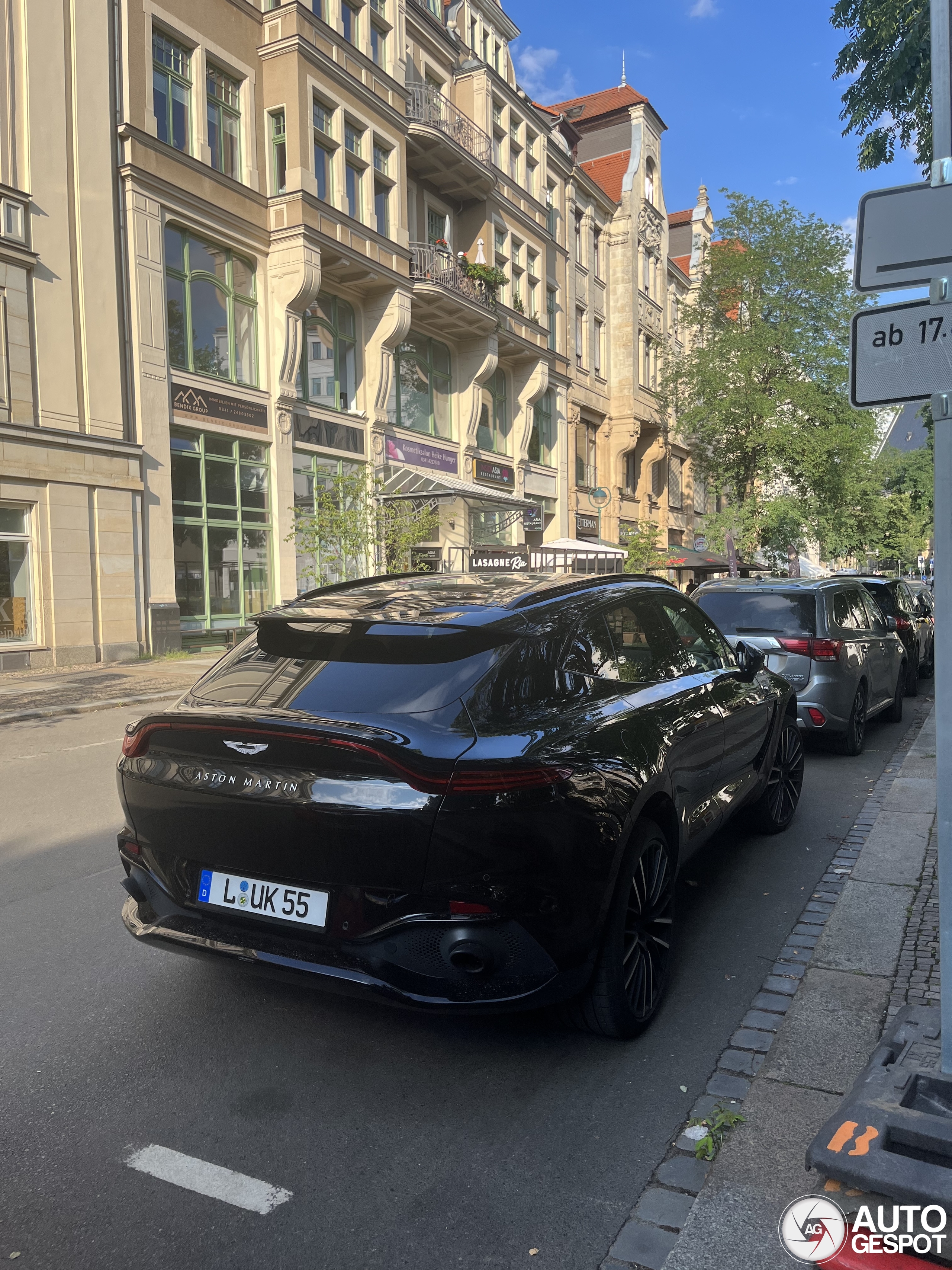 Aston Martin DBX