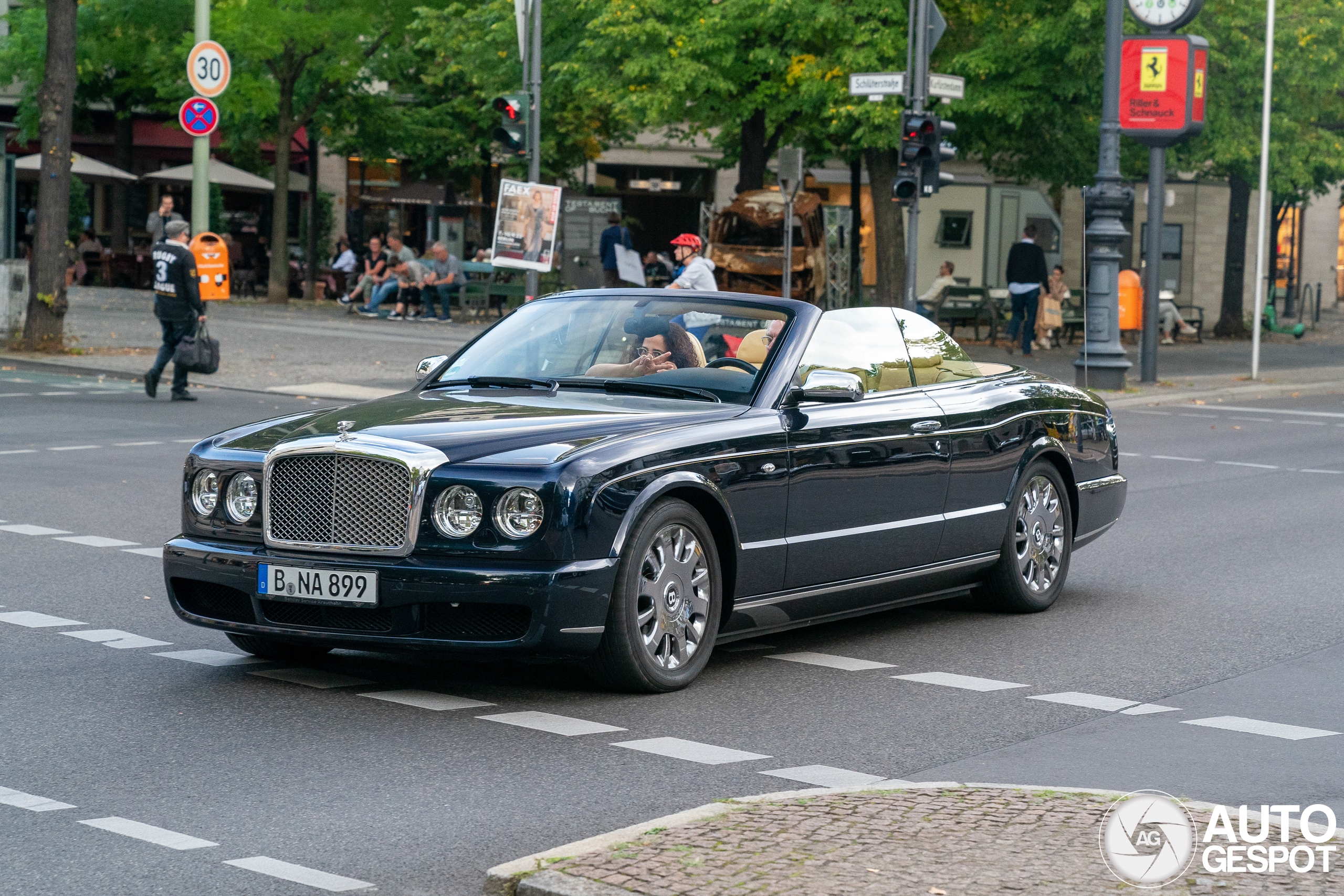 1/18 BENTLEY AZURE 2006 ベントレーアズール MINICHAMPS 100139501 Scale 1/18 | BENTLEY AZURE CABRIOLET