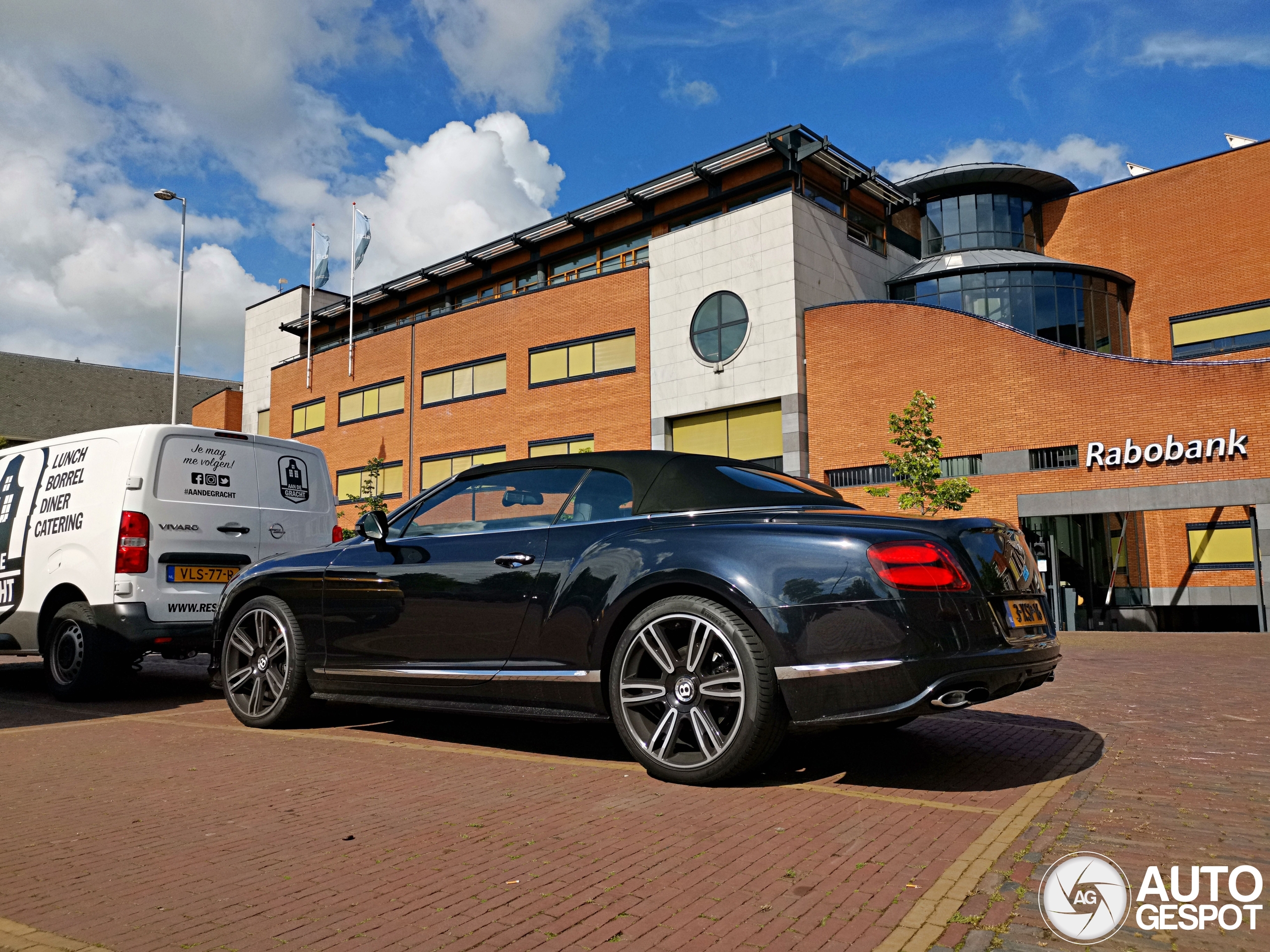 Bentley Continental GTC V8