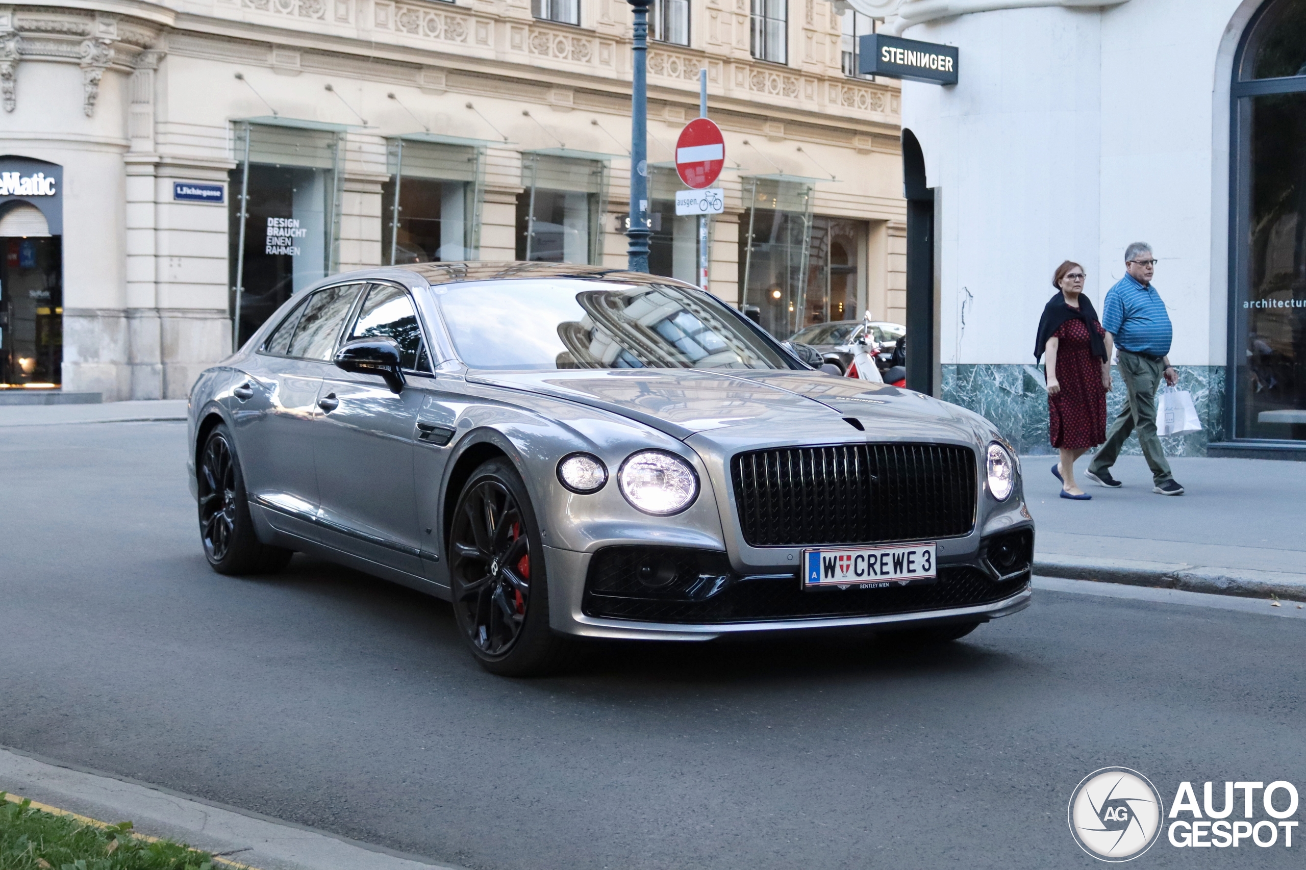 Bentley Flying Spur Hybrid S