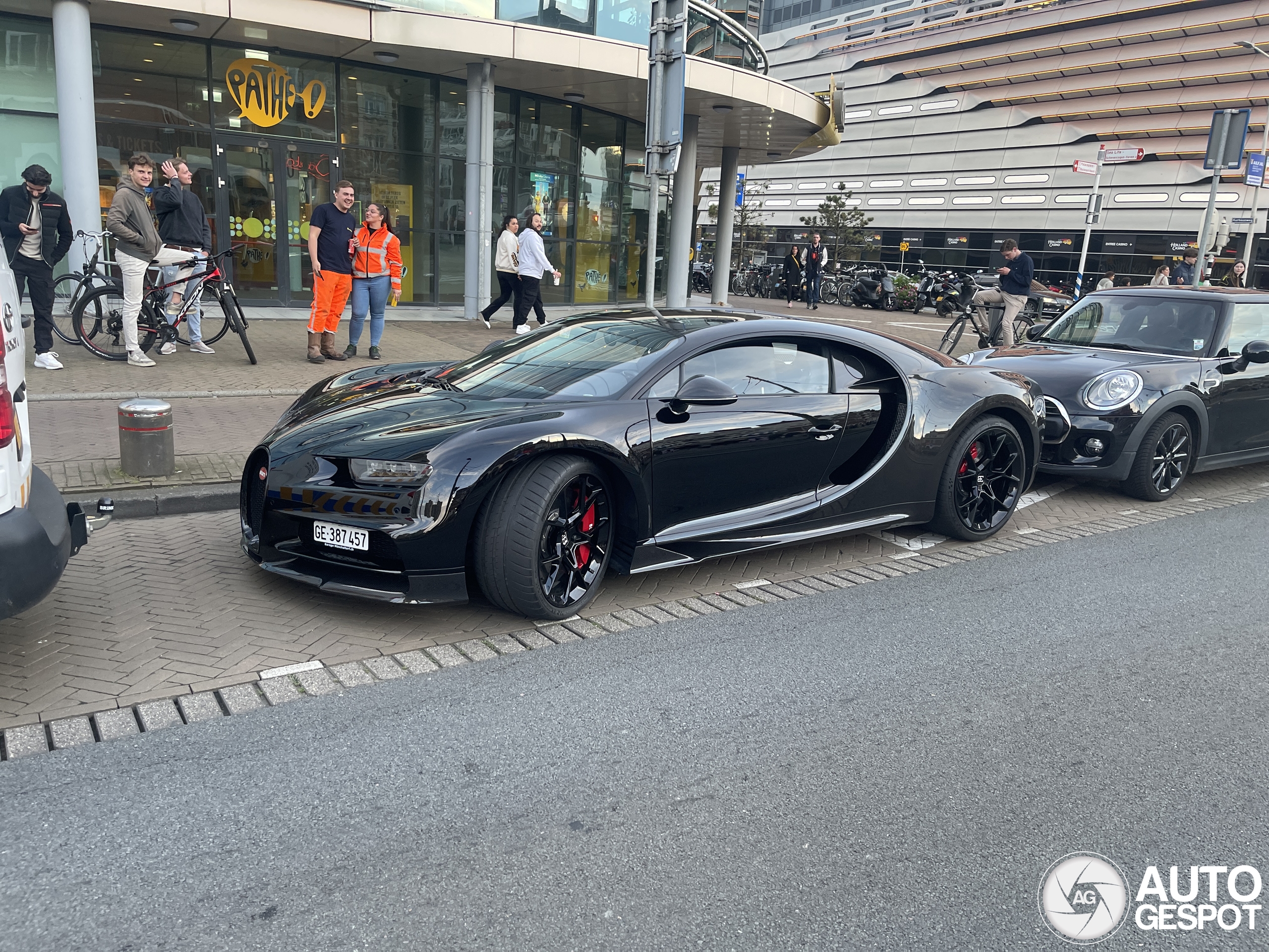 Den Haag staat op zijn kop door Bugatti Chirons