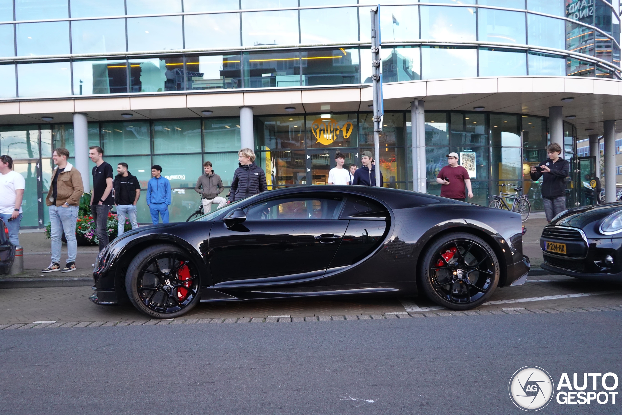 Den Haag staat op zijn kop door Bugatti Chirons