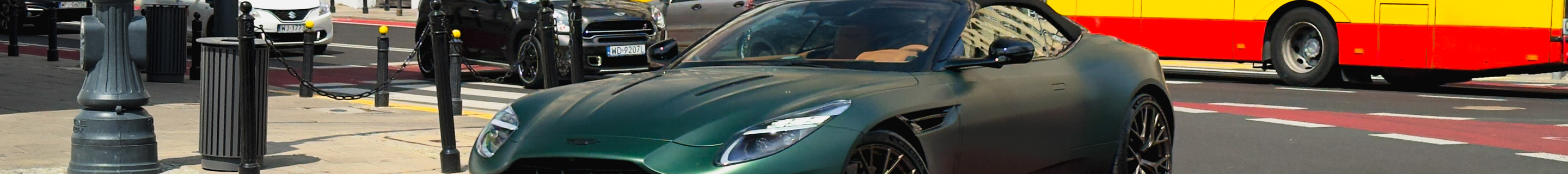 Aston Martin DB12 Volante