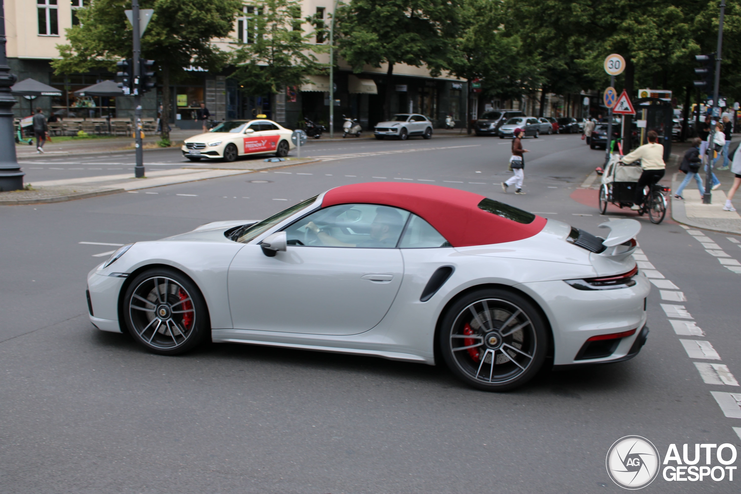 Porsche 992 Turbo Cabriolet