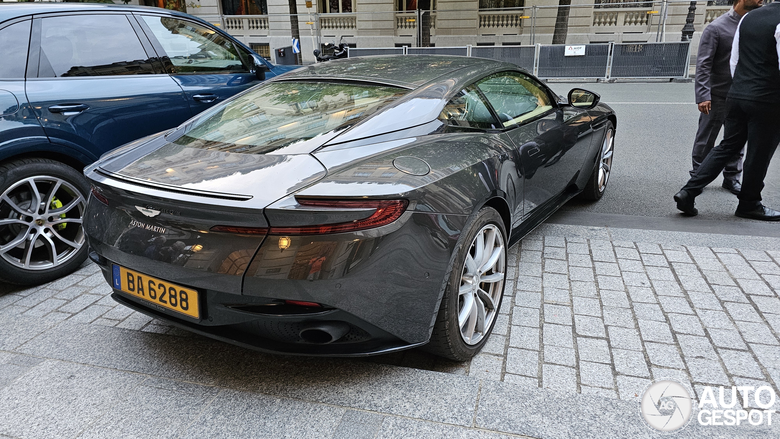 Aston Martin DB11 V8