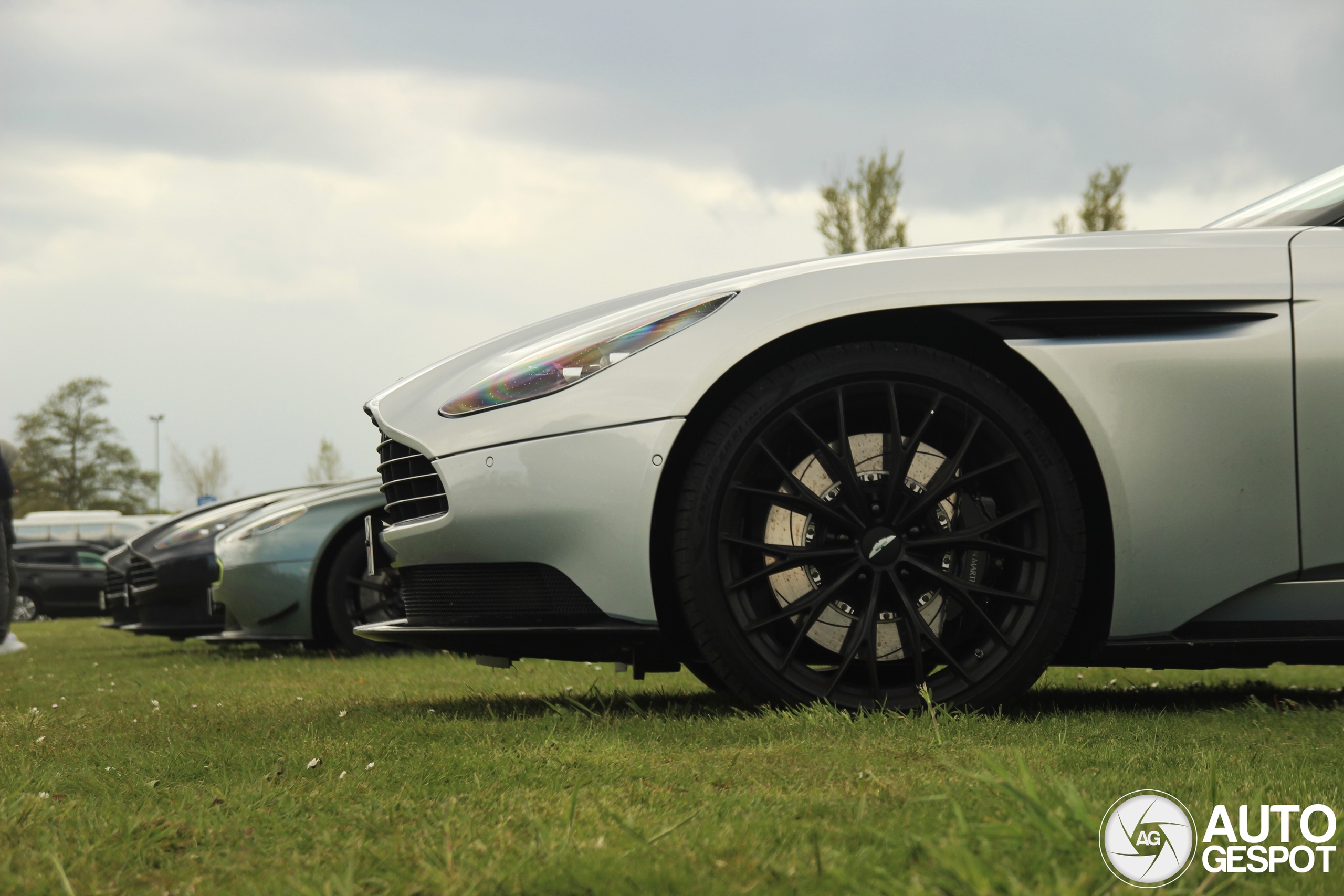 Aston Martin DB11 V8 Volante