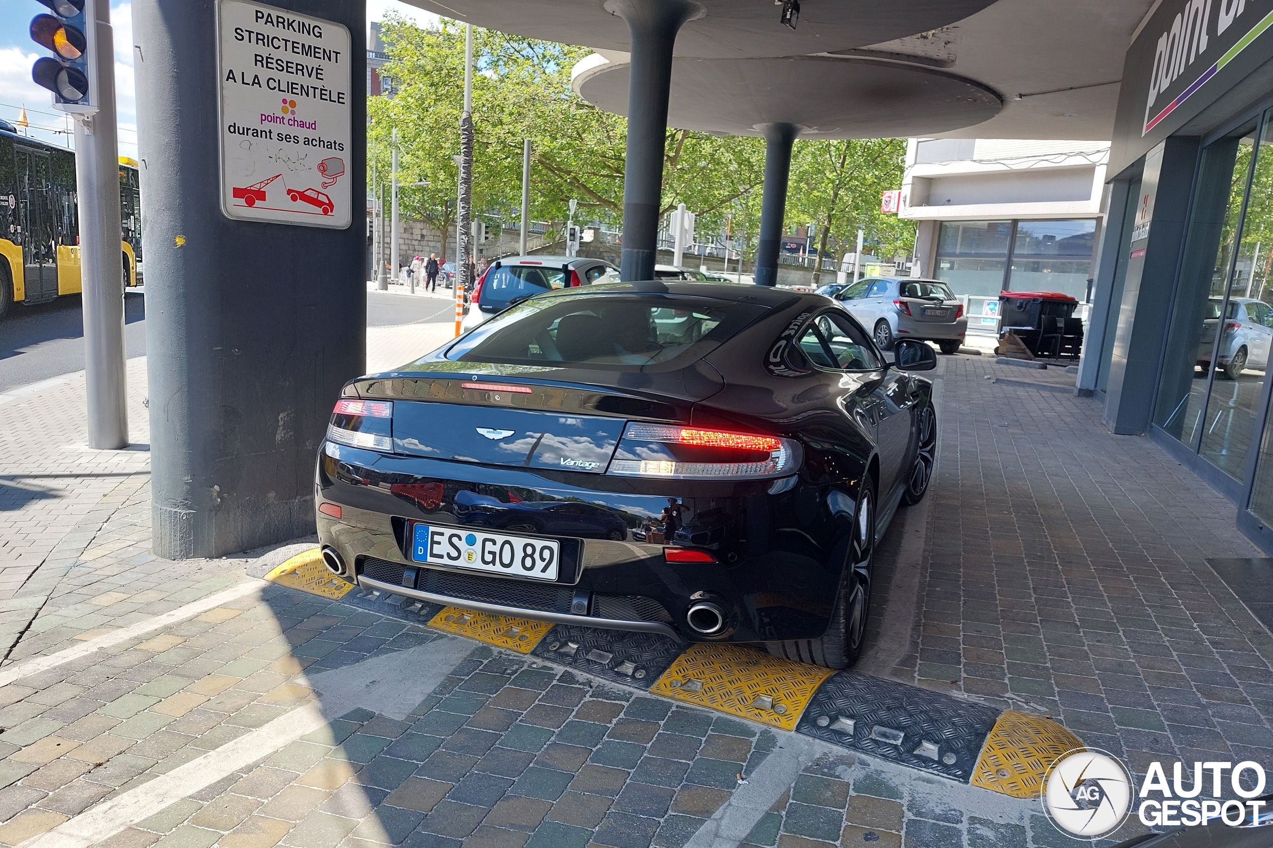 Aston Martin V8 Vantage