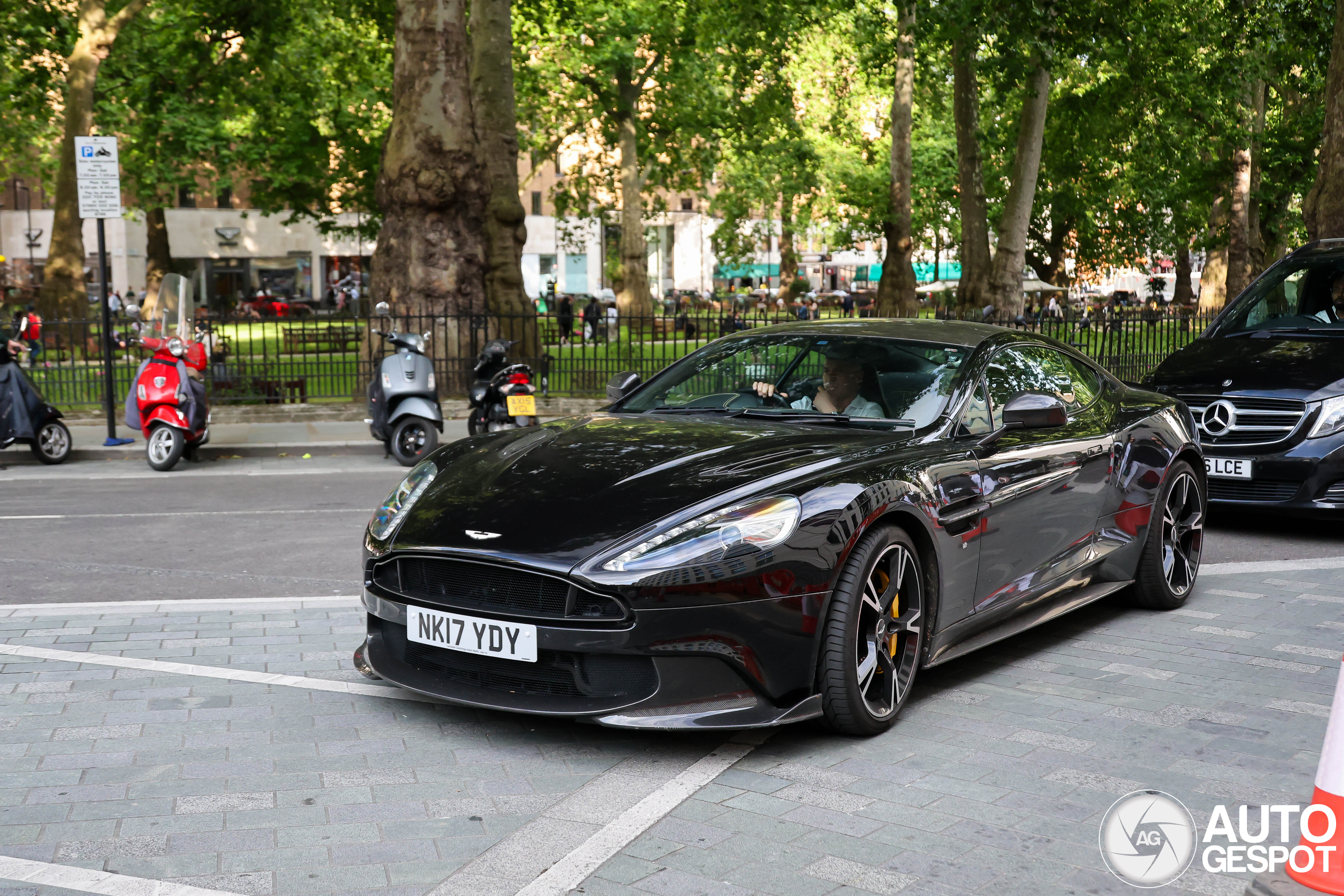 Aston Martin Vanquish S 2017