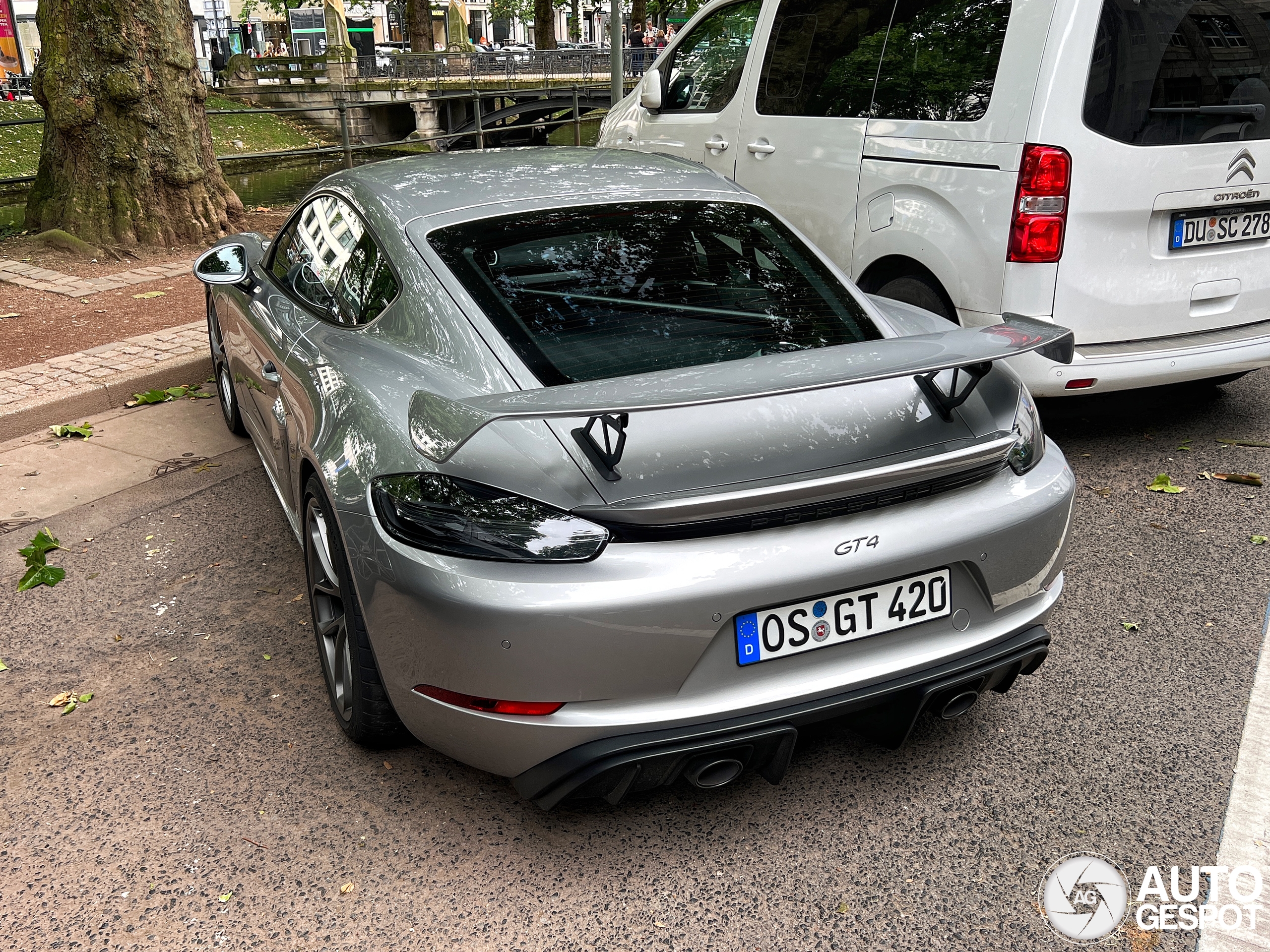 Porsche 718 Cayman GT4