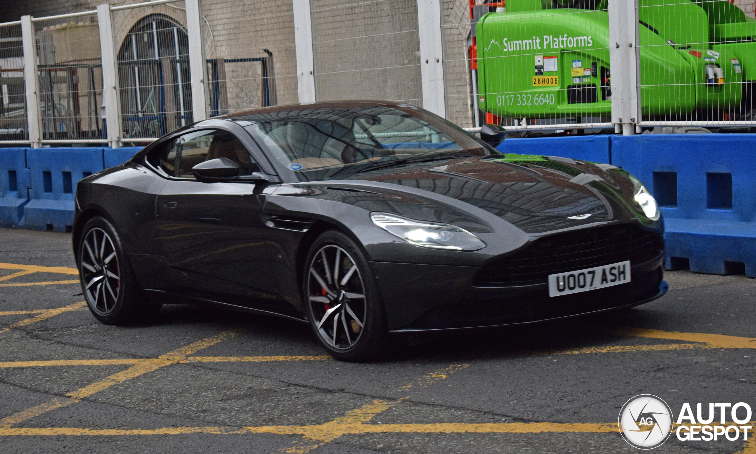 Aston Martin DB11